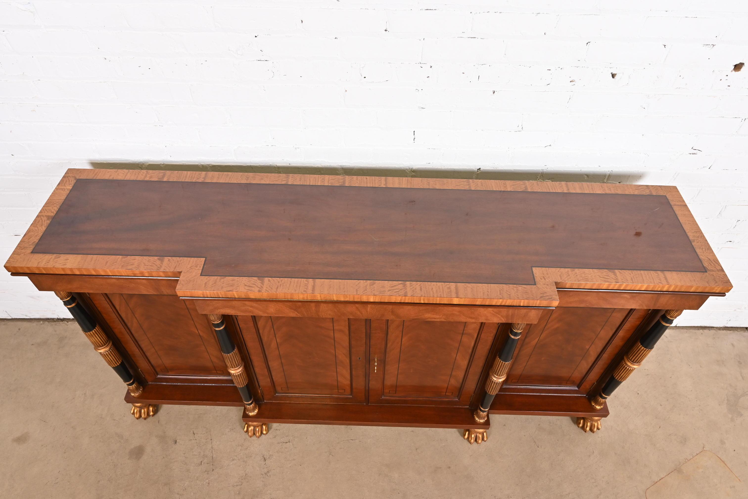 Buffet ou meuble de bar en acajou flamboyant Empire français de Baker Furniture en vente 3