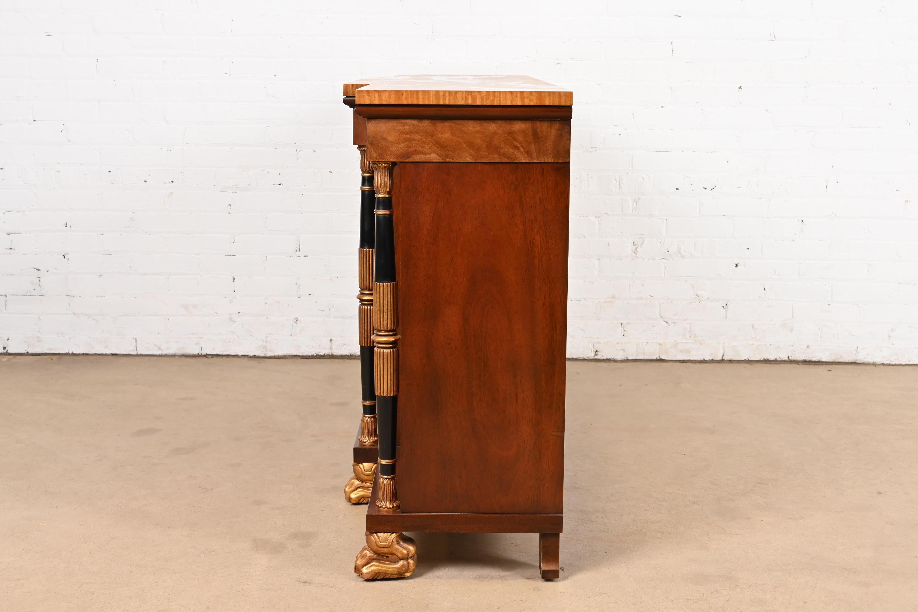 Buffet ou meuble de bar en acajou flamboyant Empire français de Baker Furniture en vente 4