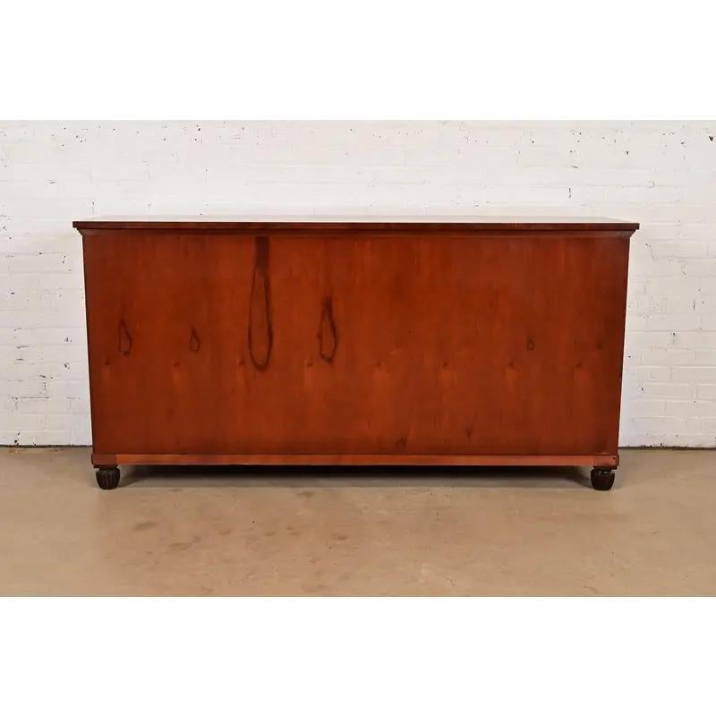 Buffet ou meuble de bar en acajou flamboyant Empire français de Baker Furniture en vente 5