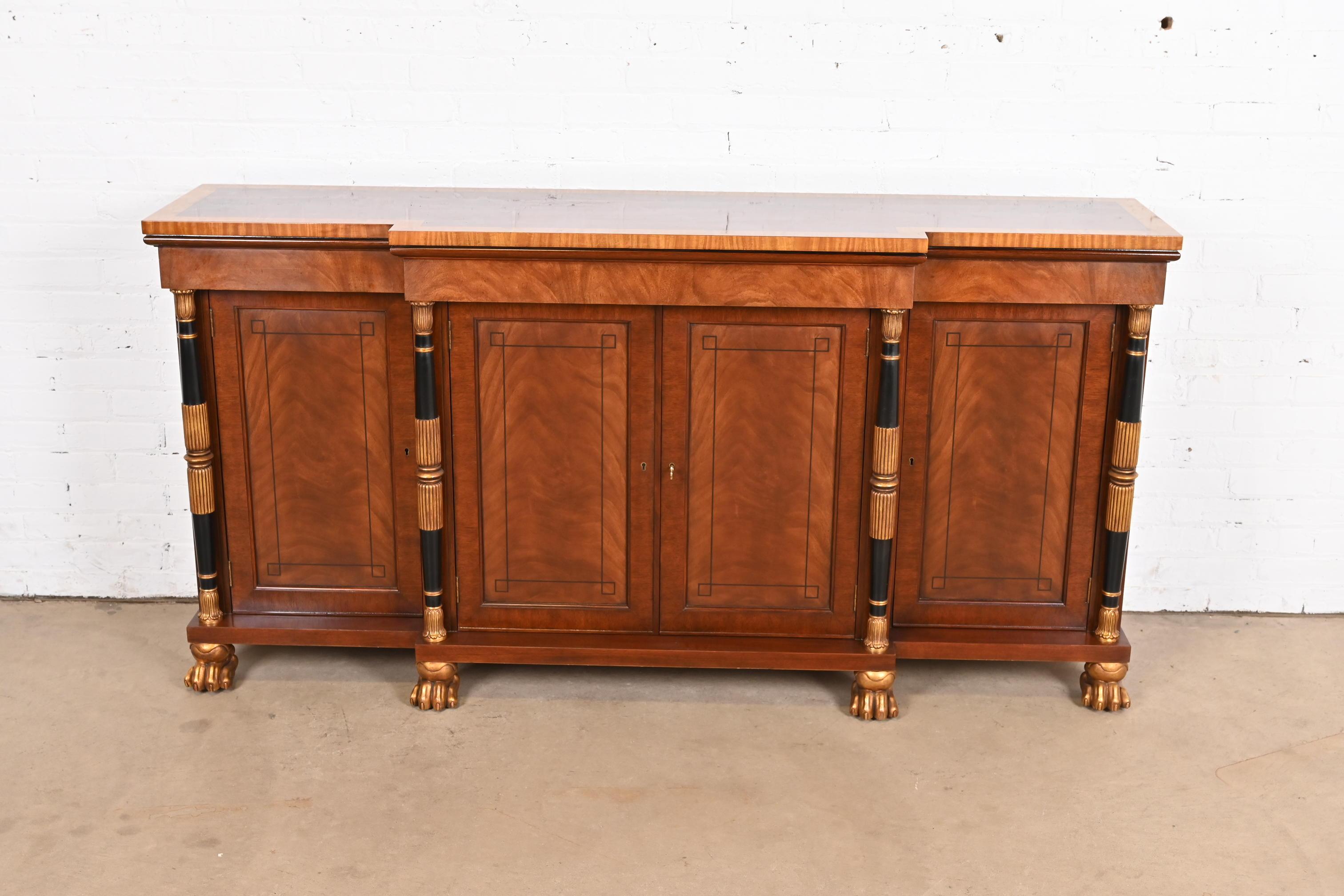 Louis XVI Buffet ou meuble de bar en acajou flamboyant Empire français de Baker Furniture en vente