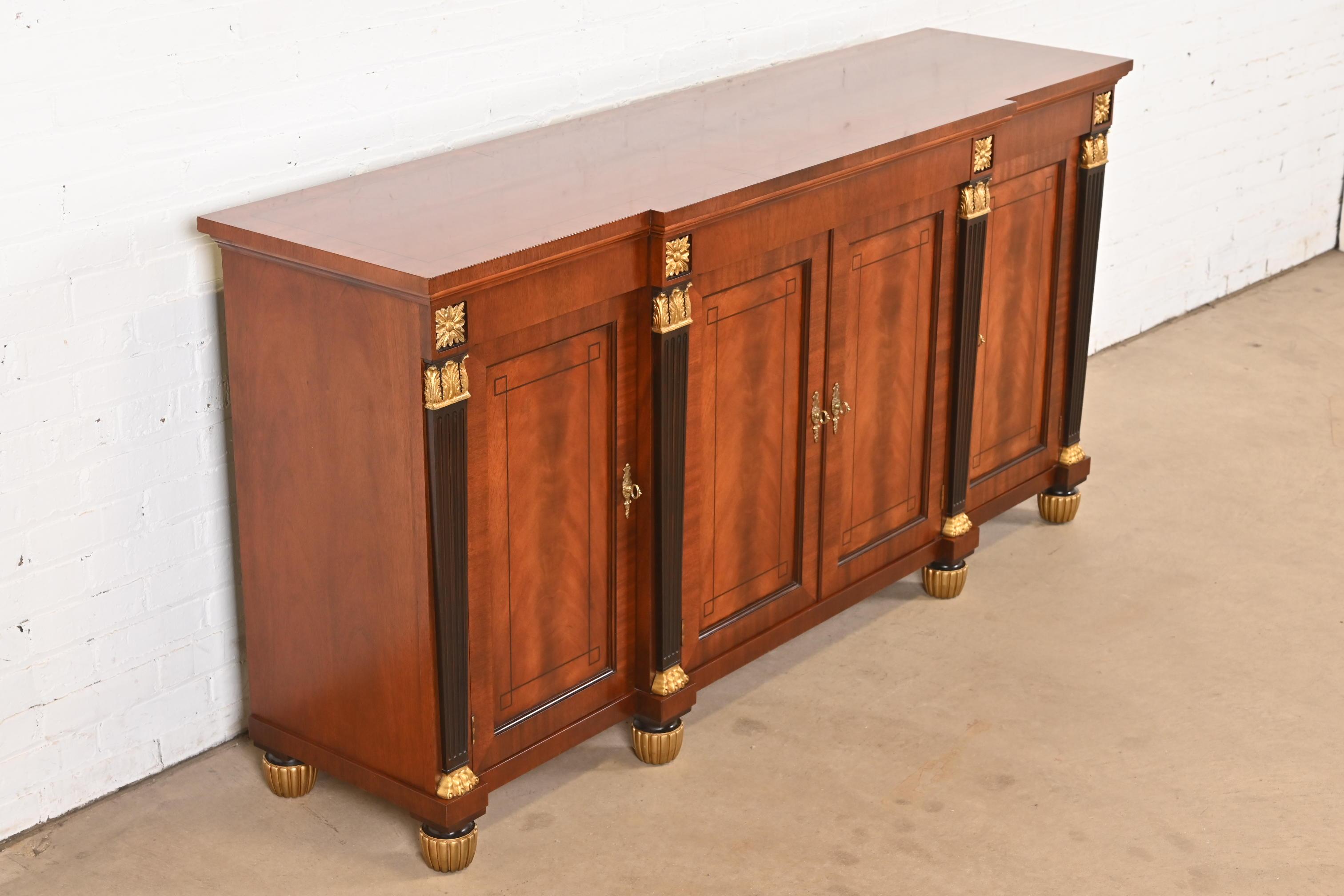 Baker Furniture - Credenza o mobile bar in mogano a fiamma francese Empire Furniture In condizioni buone in vendita a South Bend, IN