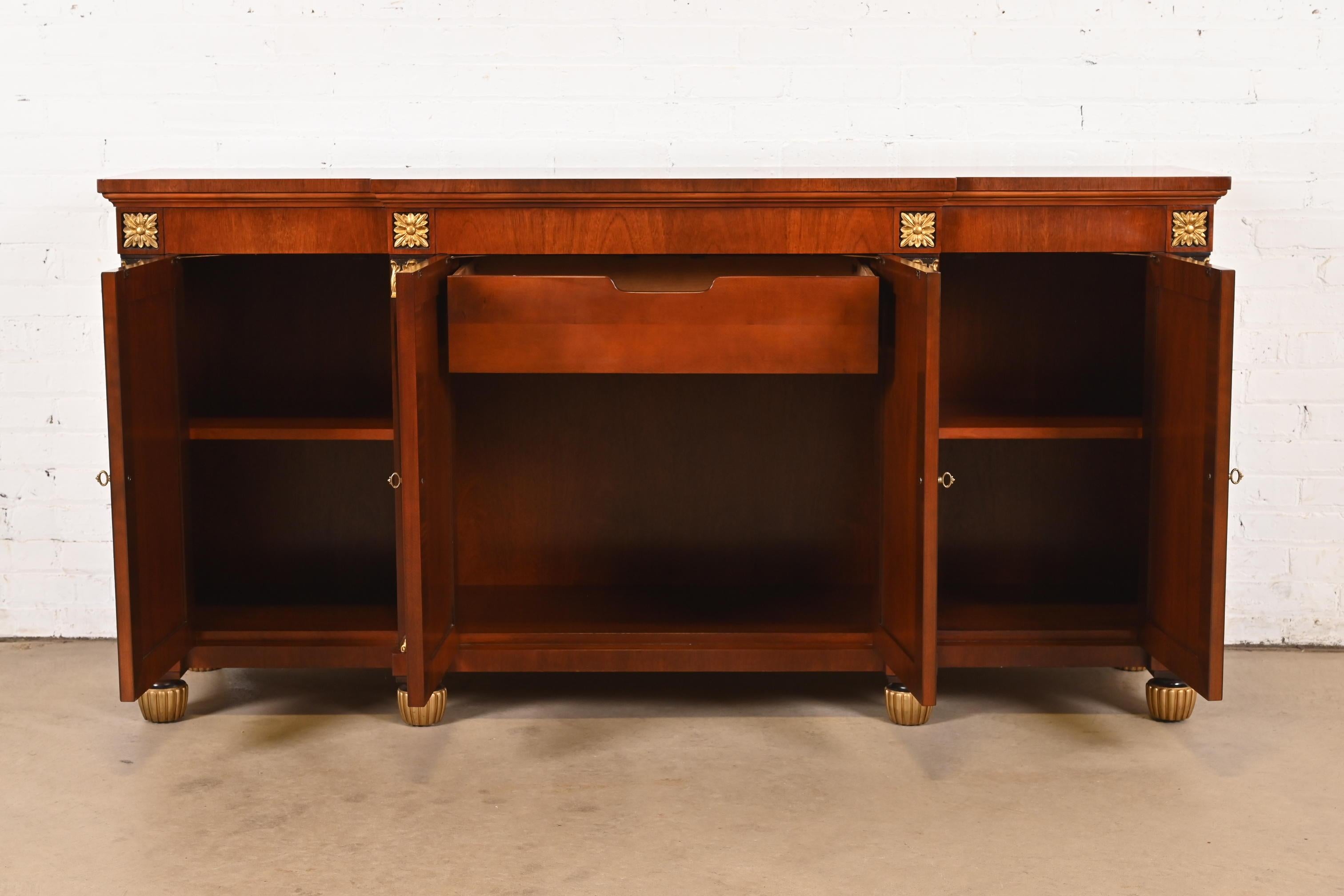 XX secolo Baker Furniture - Credenza o mobile bar in mogano a fiamma francese Empire Furniture in vendita