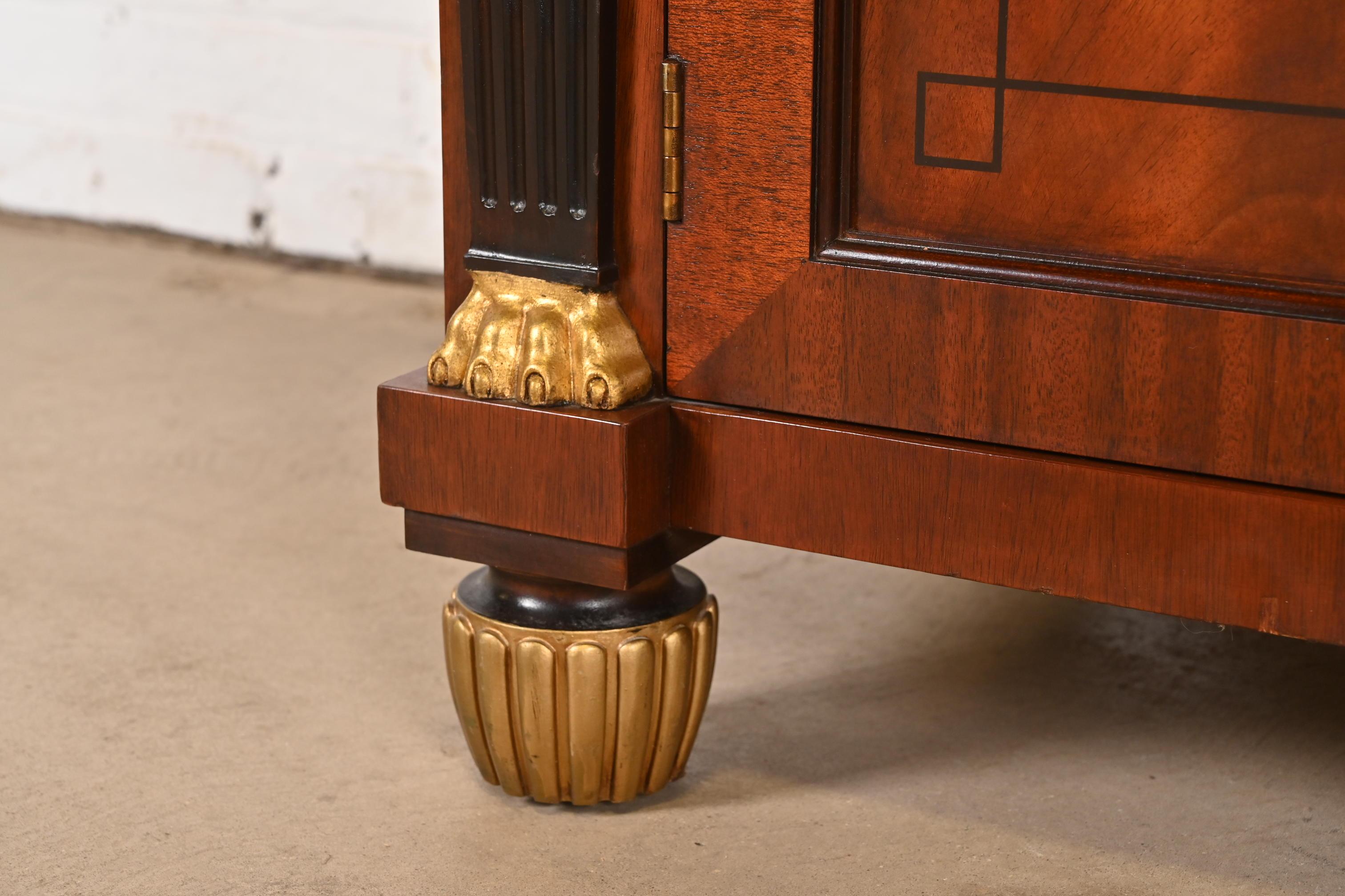 Baker Furniture - Credenza o mobile bar in mogano a fiamma francese Empire Furniture in vendita 2