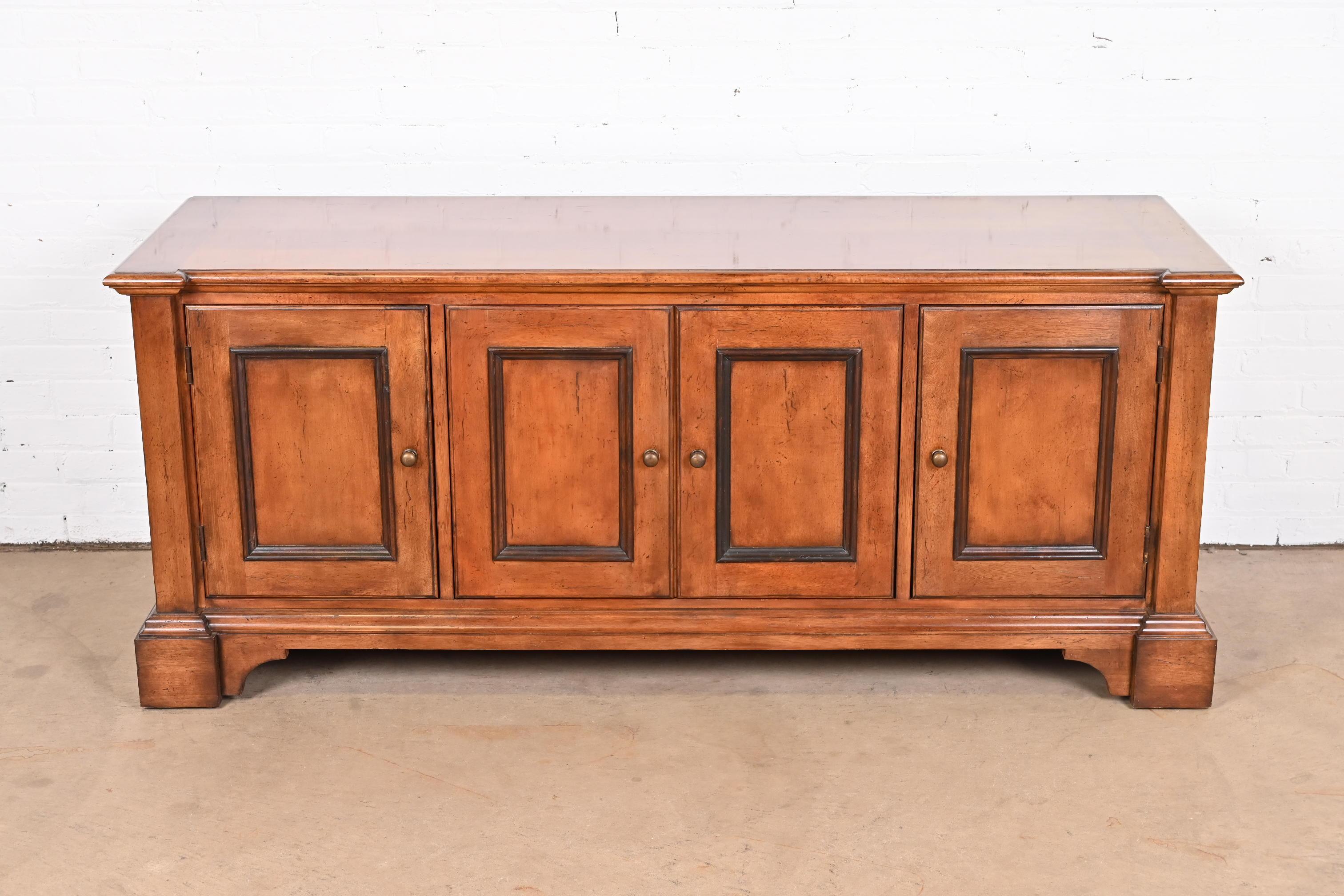 A gorgeous French Louis Philippe style walnut sideboard, credenza, or media cabinet

By Baker Furniture

USA, Circa Late 20th Century

Measures: 68