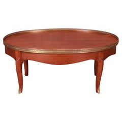 Baker Furniture Französischer Louis XV-Couchtisch aus Mahagoni und Messing