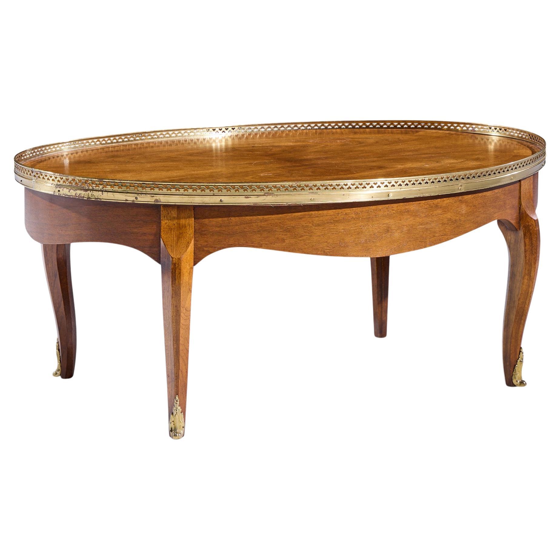 Baker Furniture French Louis XV Mahogany and Brass Coffee Table en venta