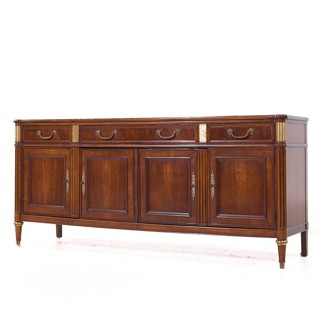 Americano Credenza Baker Furniture in stile Direttorio francese Luigi XVI in noce e ottone in vendita