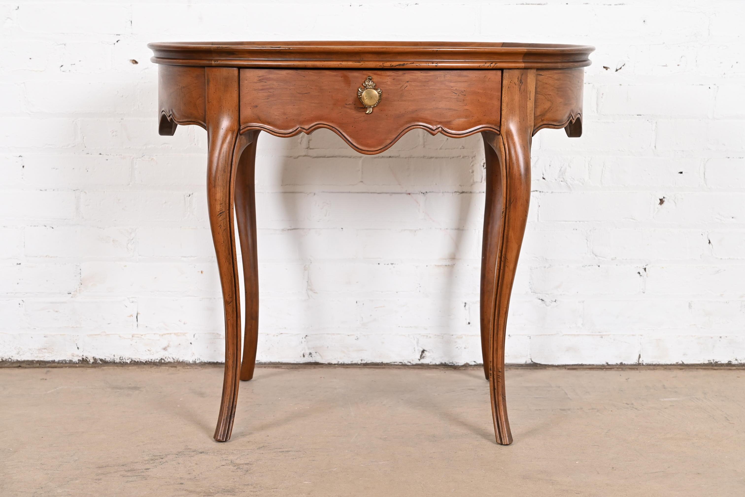 Baker Furniture French Provincial Burled Walnut Side Table or Tea Table In Good Condition For Sale In South Bend, IN