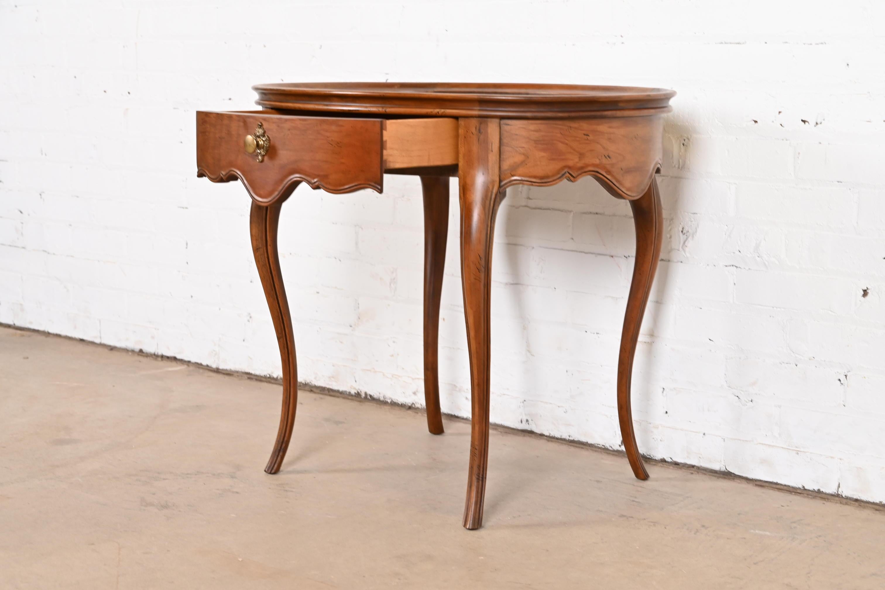 Table d'appoint ou table à thé provinciale française Baker Furniture 2