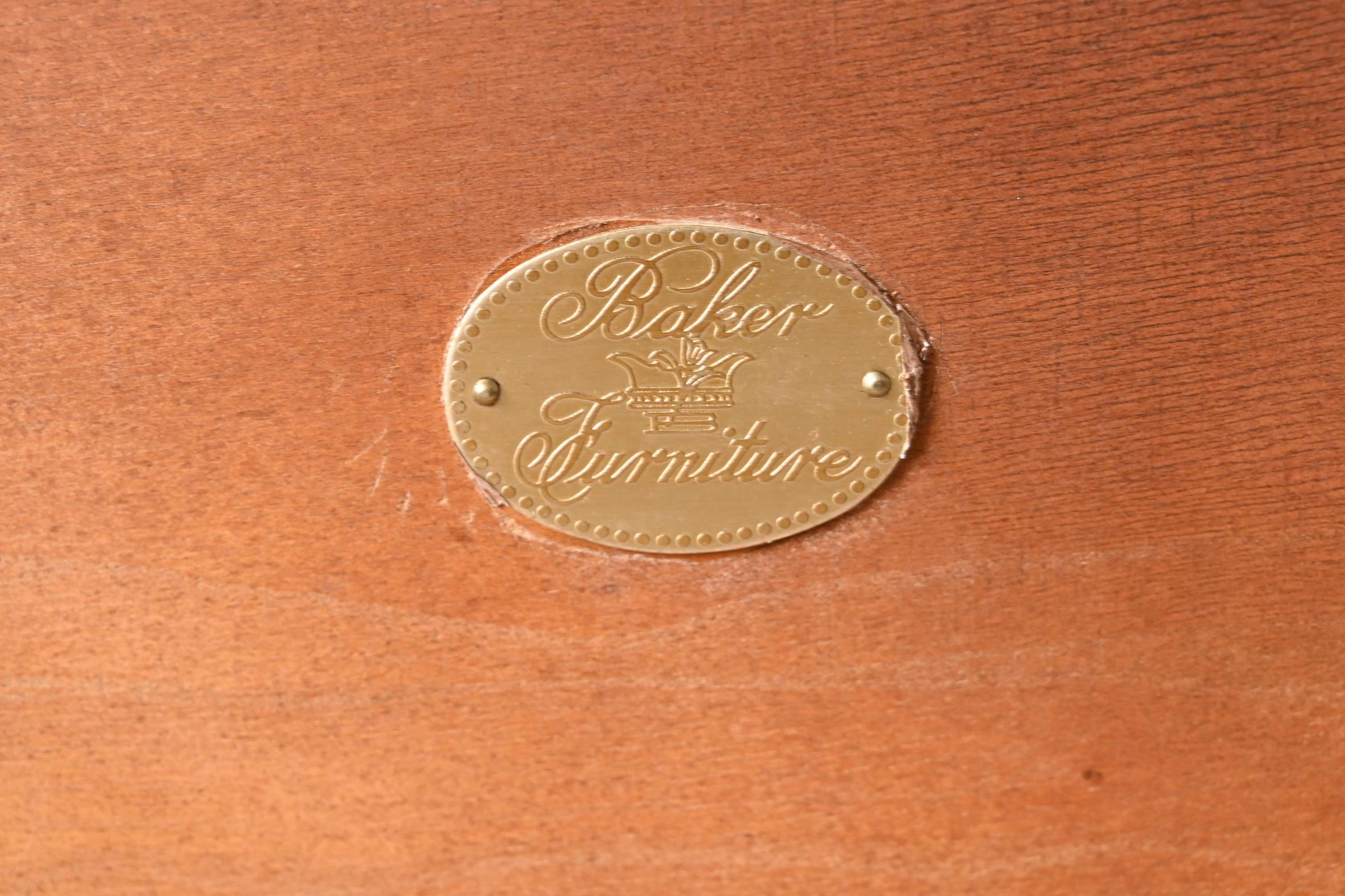 Table de salle à manger provinciale française en cerisier avec plateau en parquet de Baker Furniture en vente 11