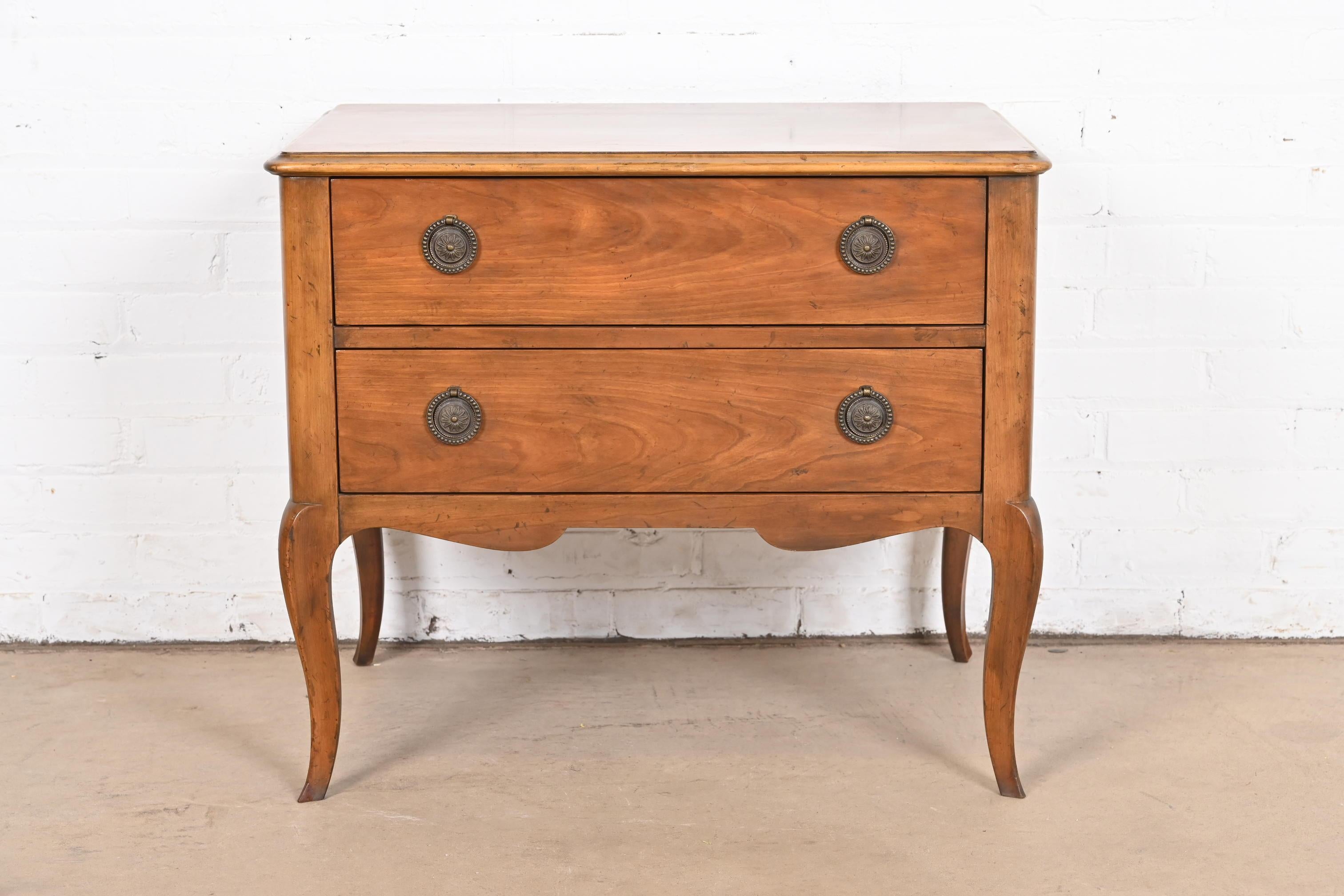 A gorgeous French Provincial or French Country style commode or chest of drawers

By Baker Furniture

USA, Circa 1960s

Carved fruitwood, with original brass hardware.

Measures: 27.75