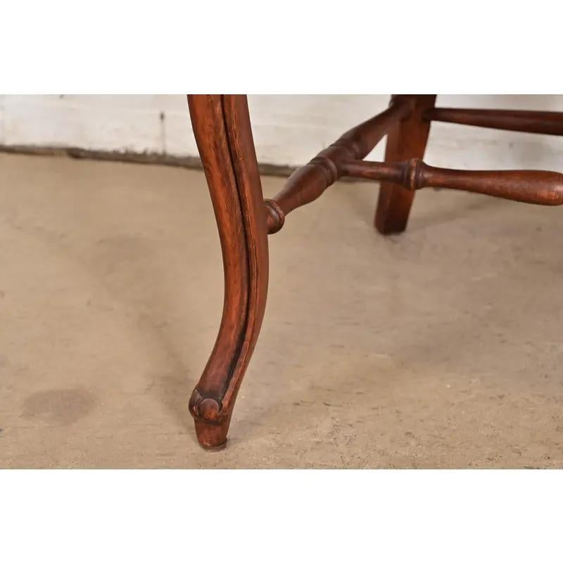 Baker Furniture Französisch Provincial Louis XV Sessel oder Dining Captain Stuhl im Angebot 2