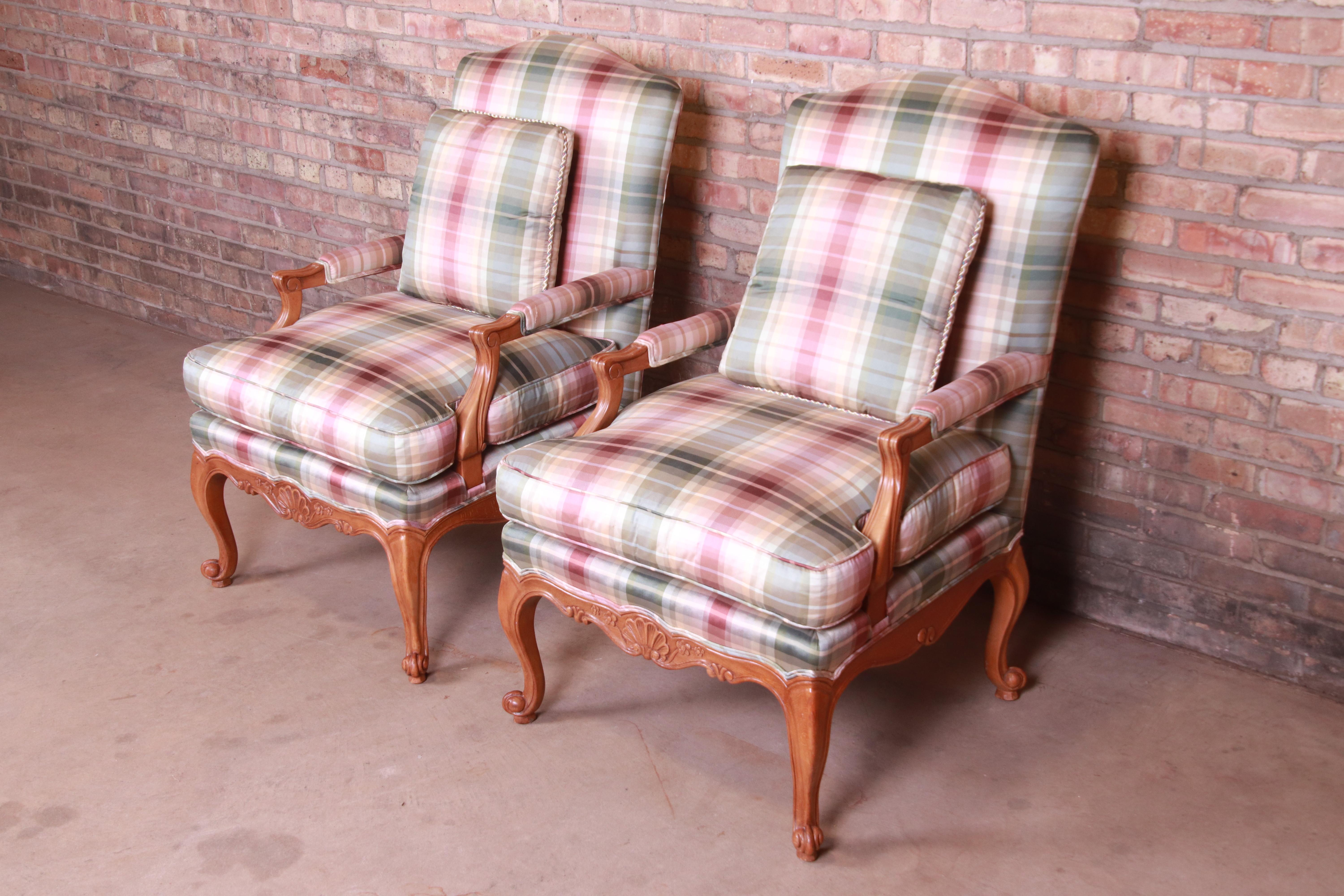 Baker Furniture French Provincial Louis XV Bergère Chairs, Pair In Good Condition In South Bend, IN