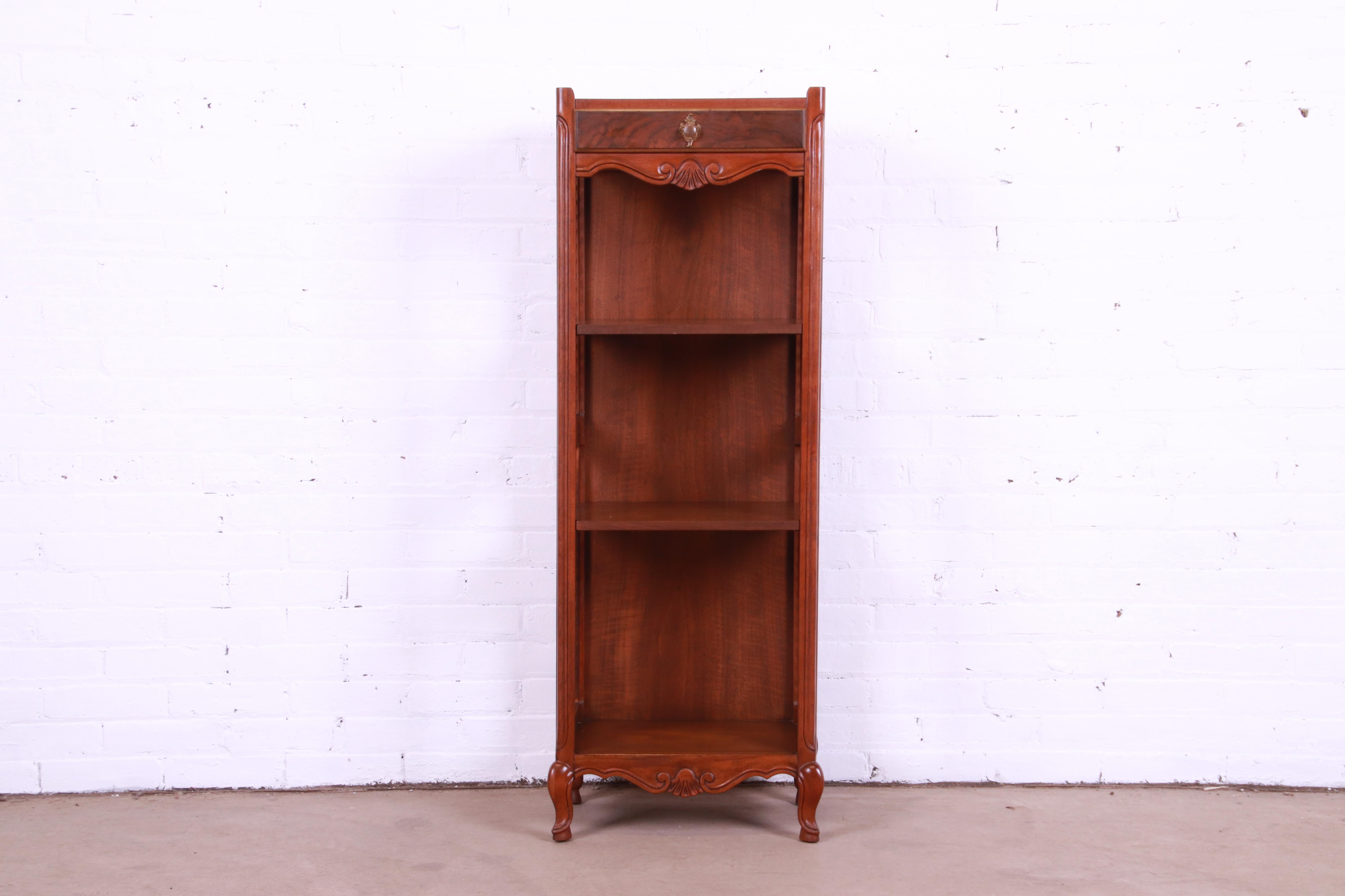 Baker Furniture French Provincial Louis XV Bookcase or Étagère In Good Condition In South Bend, IN