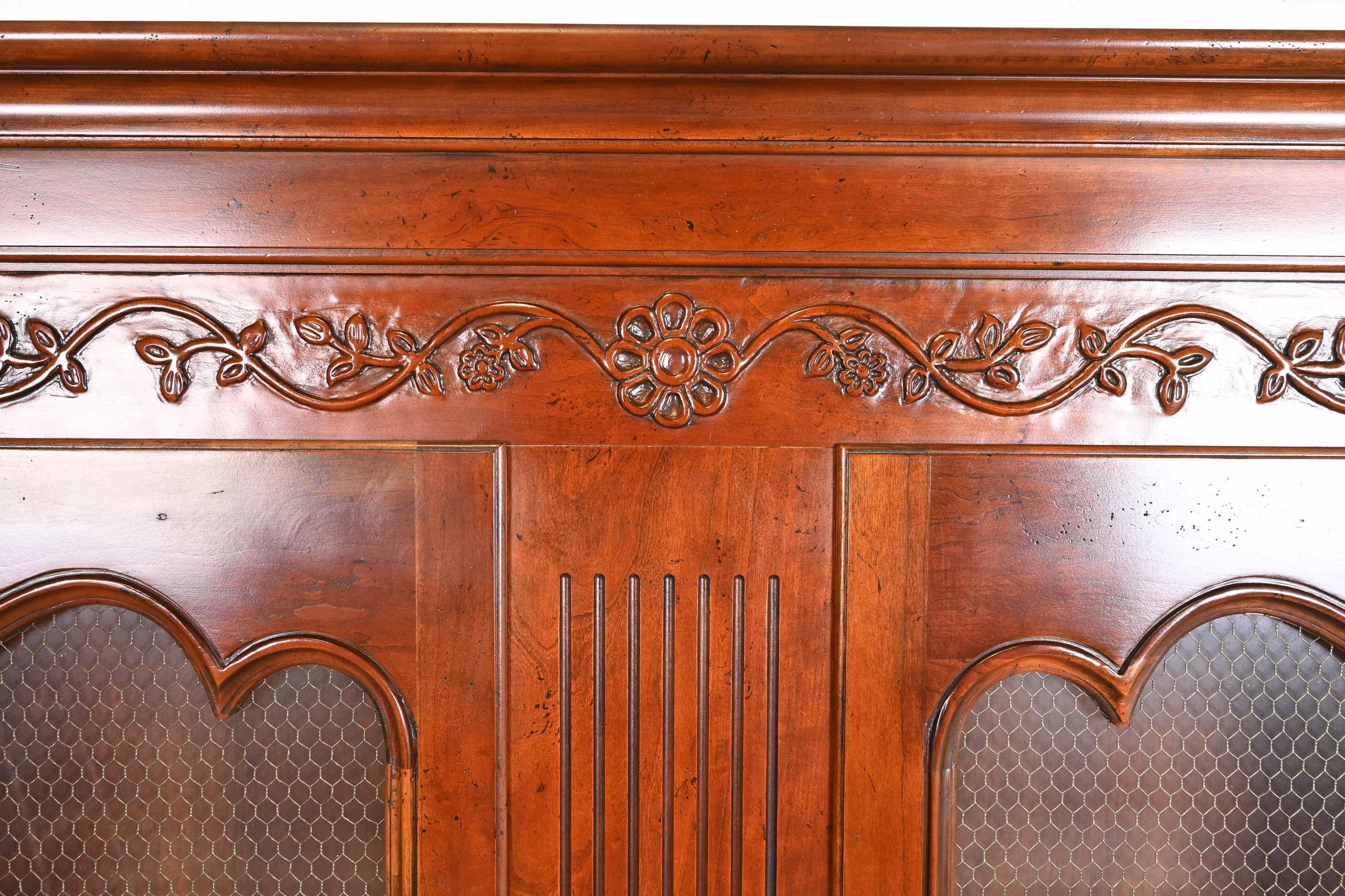 Baker Furniture French Provincial Louis XV Carved Cherry Wood Lighted Bookcase For Sale 3