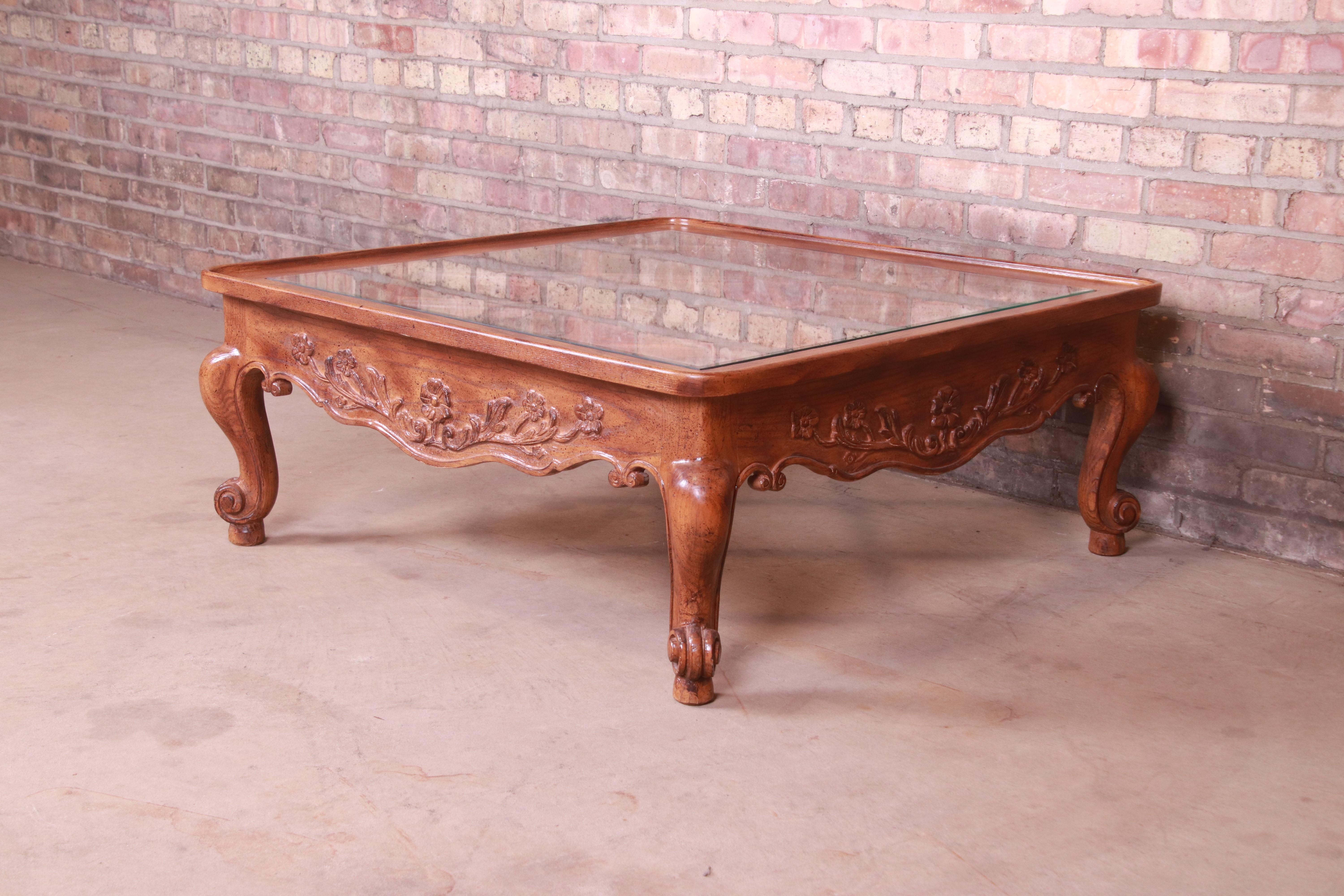 Baker Furniture French Provincial Louis XV Carved Oak Coffee Table In Good Condition For Sale In South Bend, IN