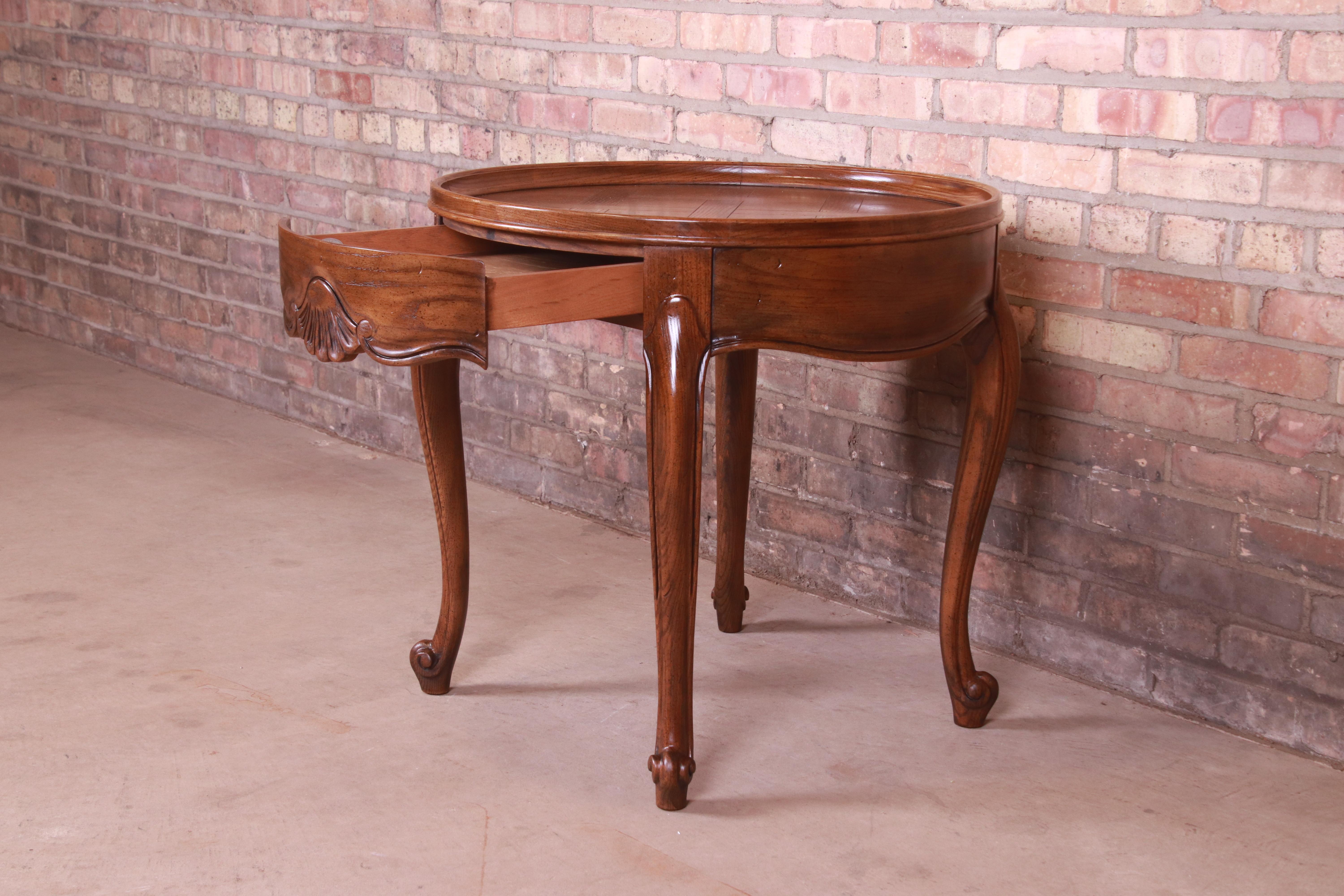 Baker Furniture French Provincial Louis XV Carved Oak Tea Table, Circa 1960s In Good Condition In South Bend, IN