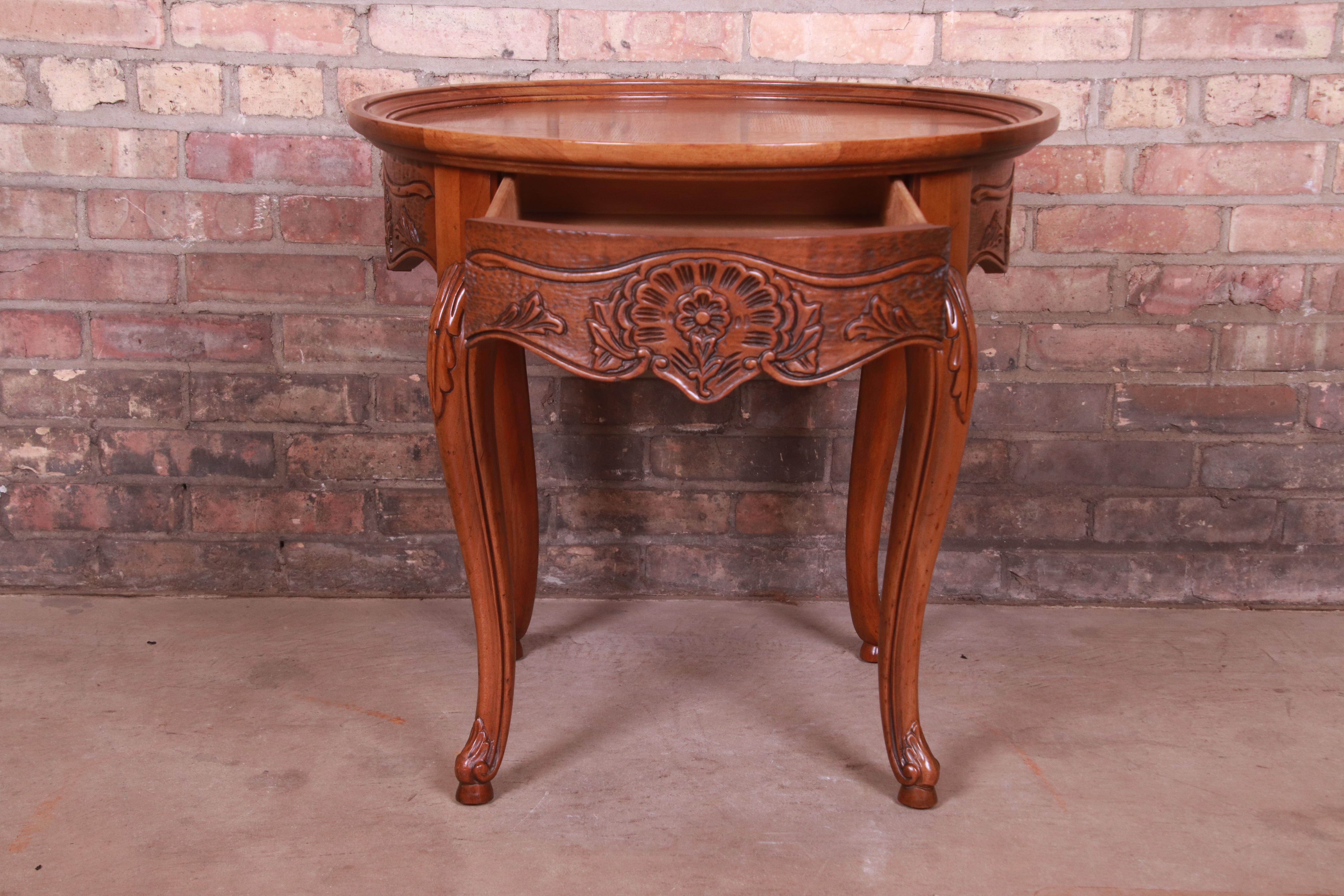 Baker Furniture French Provincial Louis XV Carved Oak Tea Table, Circa 1960s In Good Condition For Sale In South Bend, IN