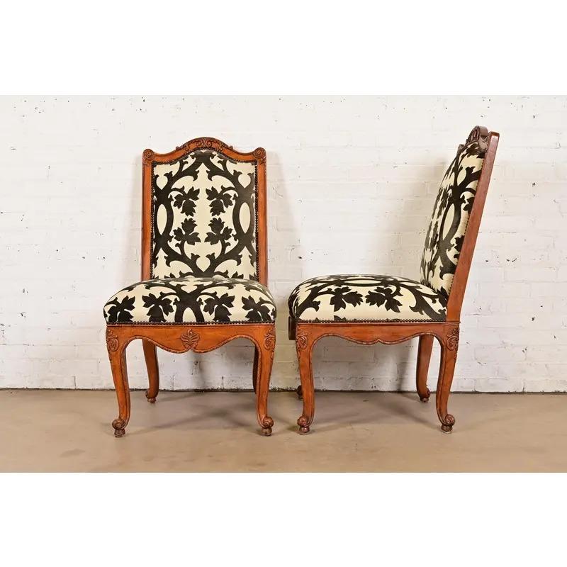Baker Furniture French Provincial Louis XV Carved Walnut Dining Chairs, Pair For Sale 7