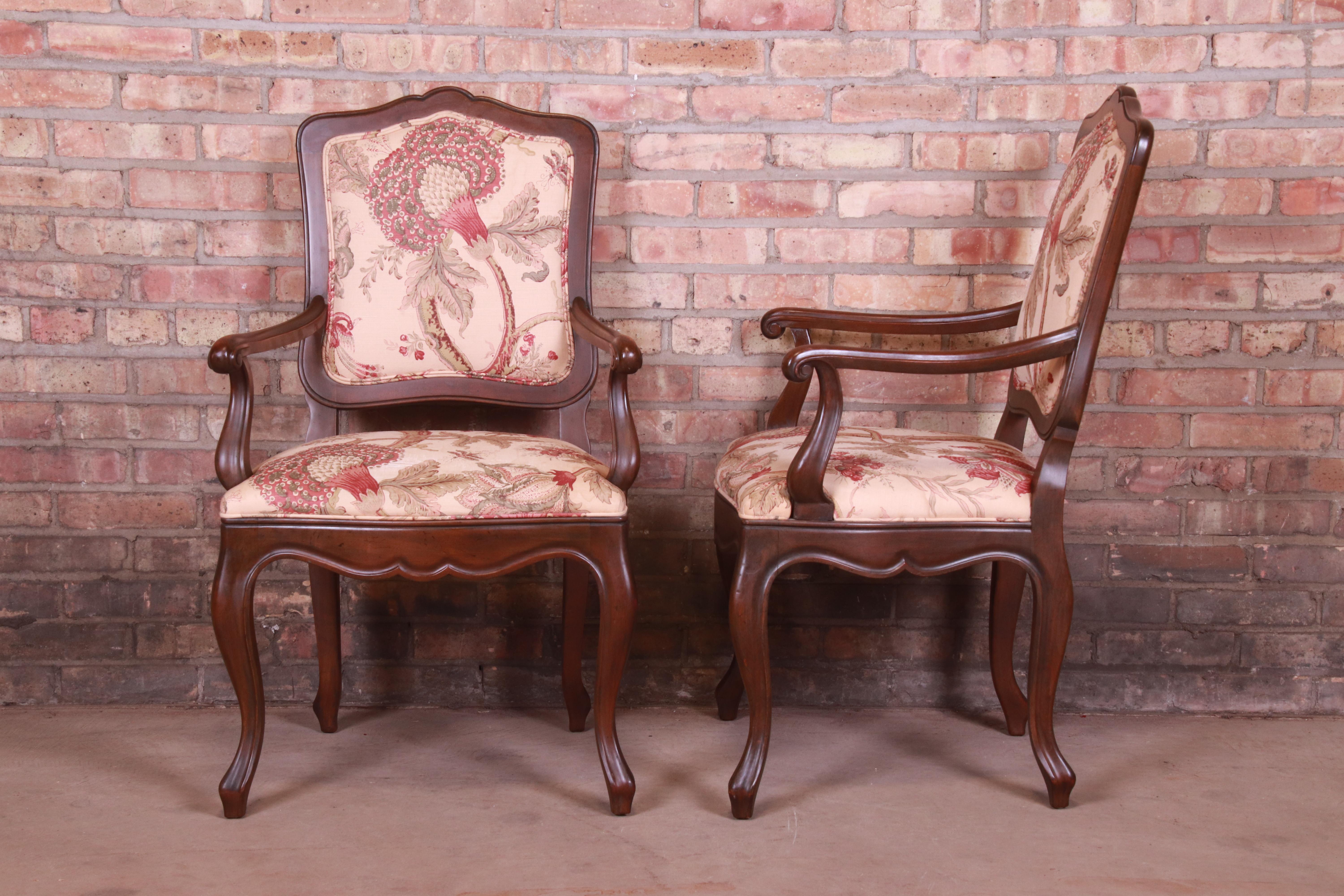 Baker Furniture French Provincial Louis XV Carved Walnut Dining Chairs, Set of 4 For Sale 2