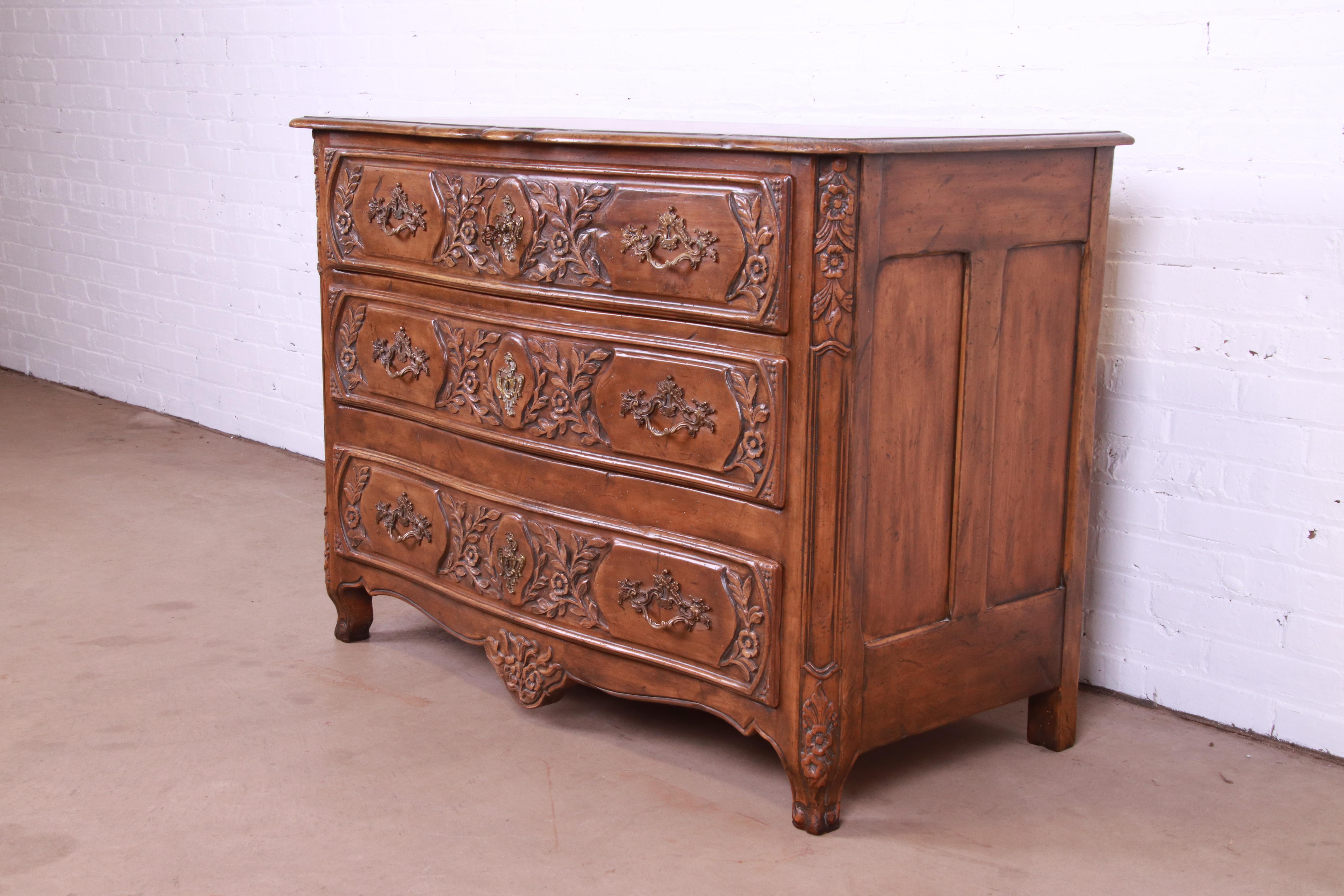 A gorgeous French Provincial Louis XV style dresser, commode, or chest of drawers

By Baker Furniture

USA, Circa 1960s

Carved walnut, with original brass hardware.

Measures: 48