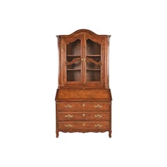 Baker Furniture - Scrivania provinciale Luigi XV in legno di noce intagliato