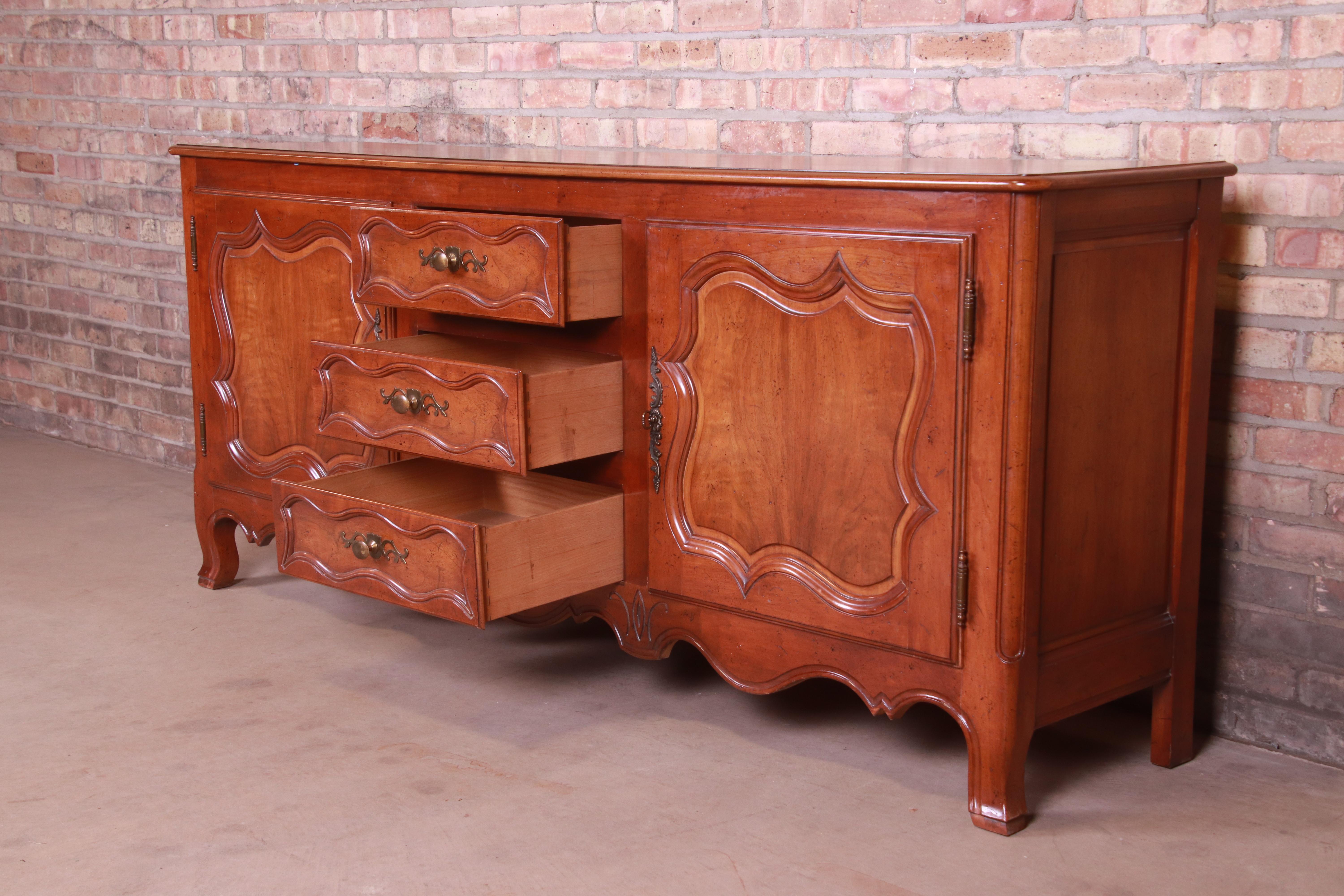 Baker Furniture French Provincial Louis XV Carved Walnut Sideboard, circa 1960s For Sale 3