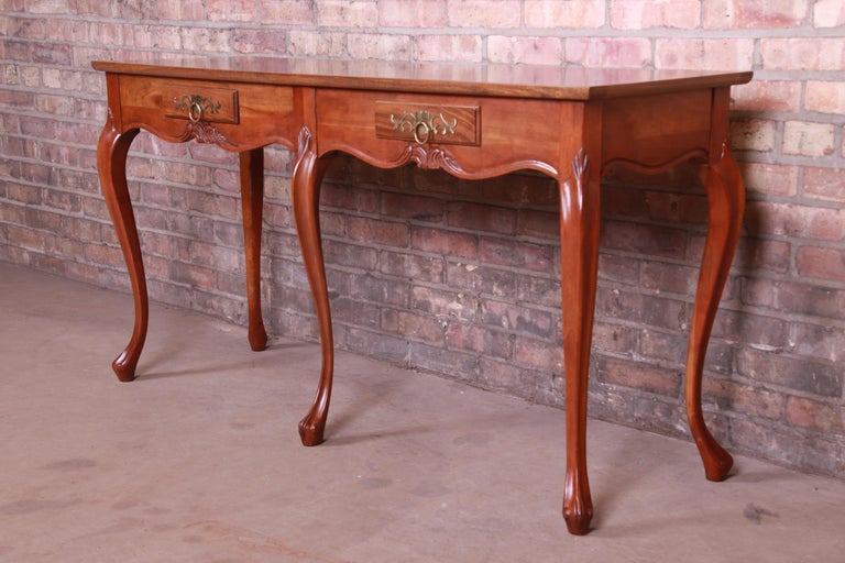 Baker Furniture French Provincial Louis XV Cherry and Burl Console Table In Good Condition For Sale In South Bend, IN