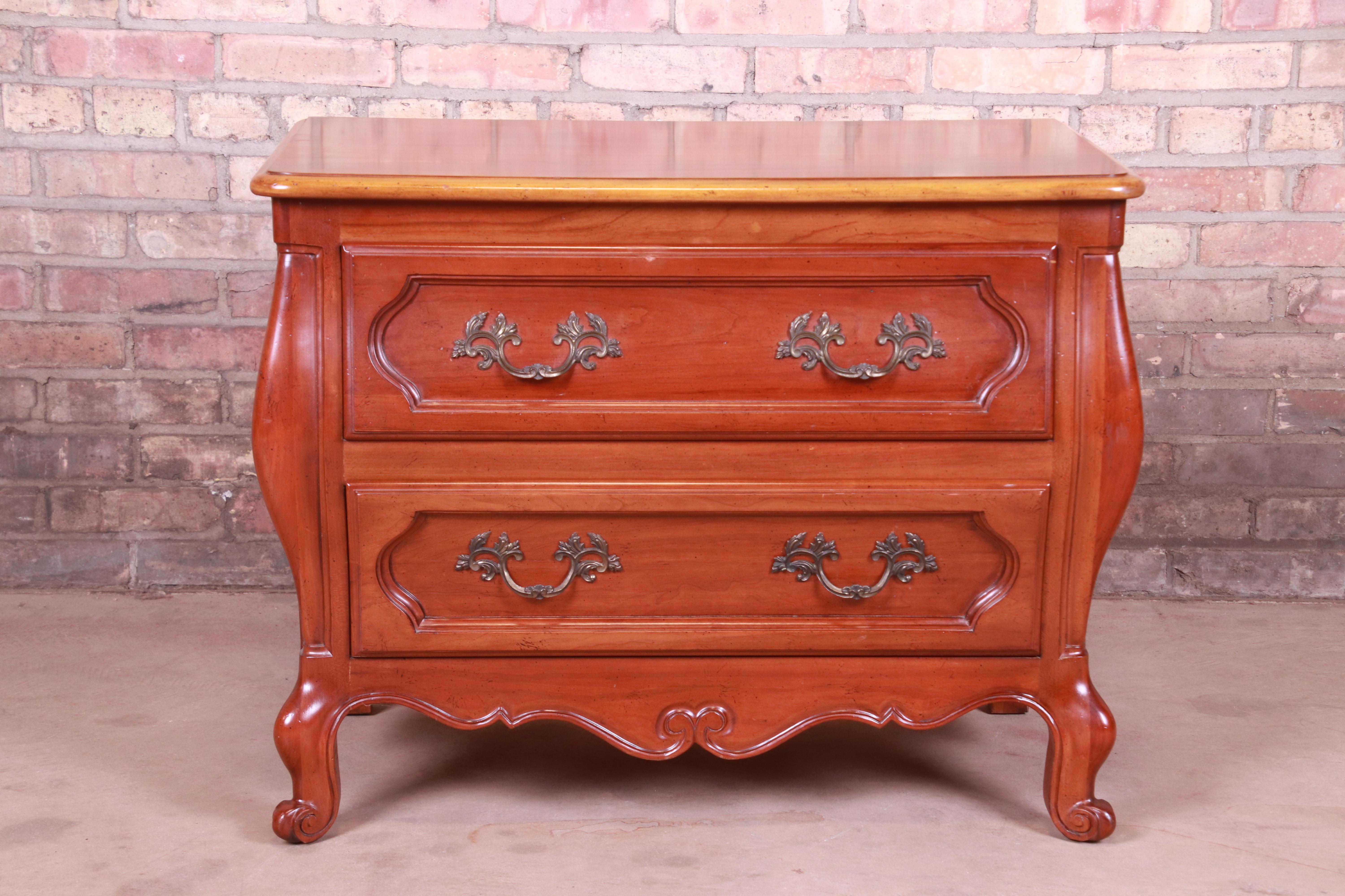 A beautiful French Provincial Louis XV style Bombay chest or commode

By Baker Furniture

USA, 20th century

Cherrywood, with original brass hardware.

Measures: 32