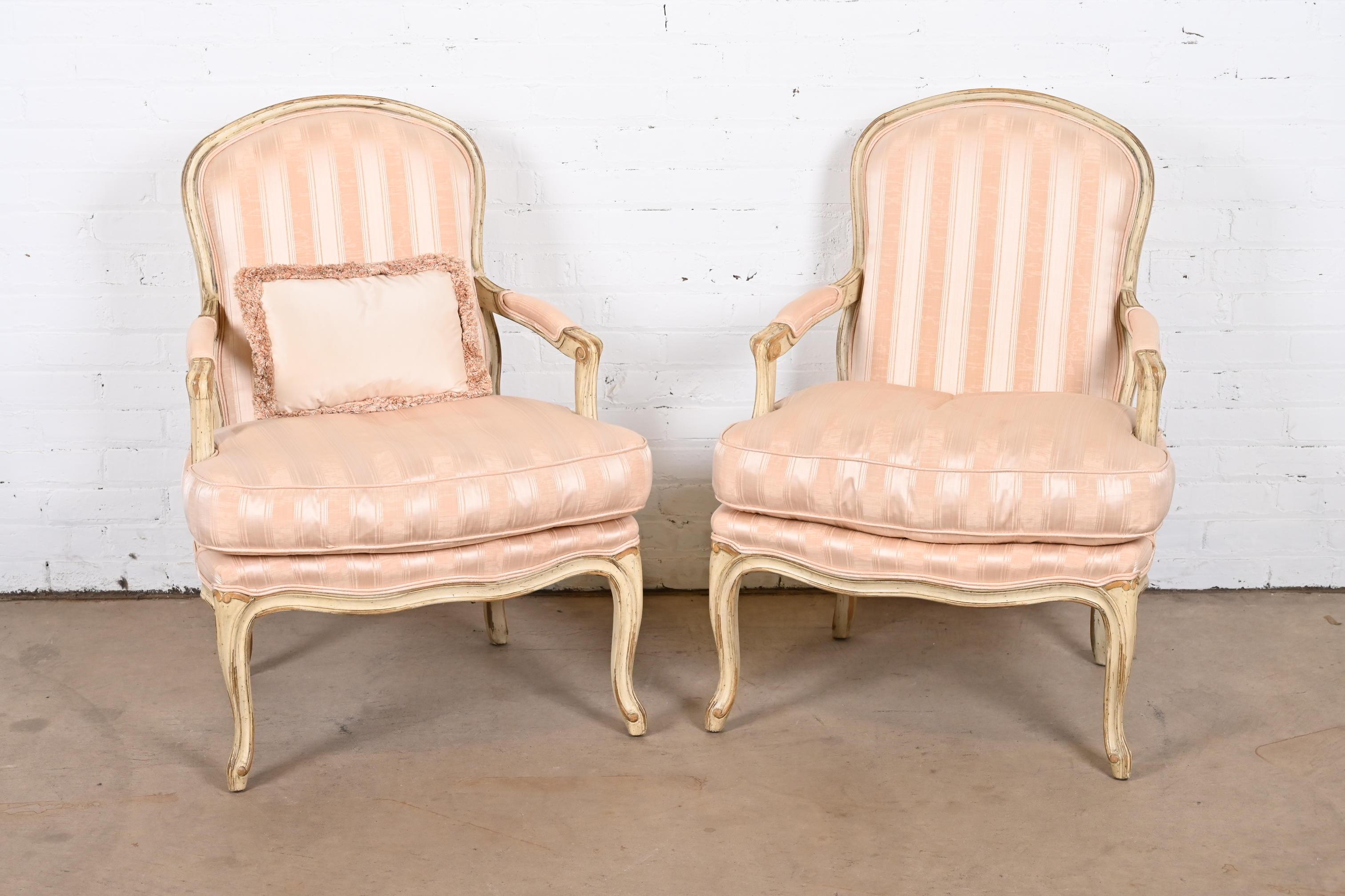 Paire de fauteuils Louis XV de style provincial français, Baker Furniture en vente 6