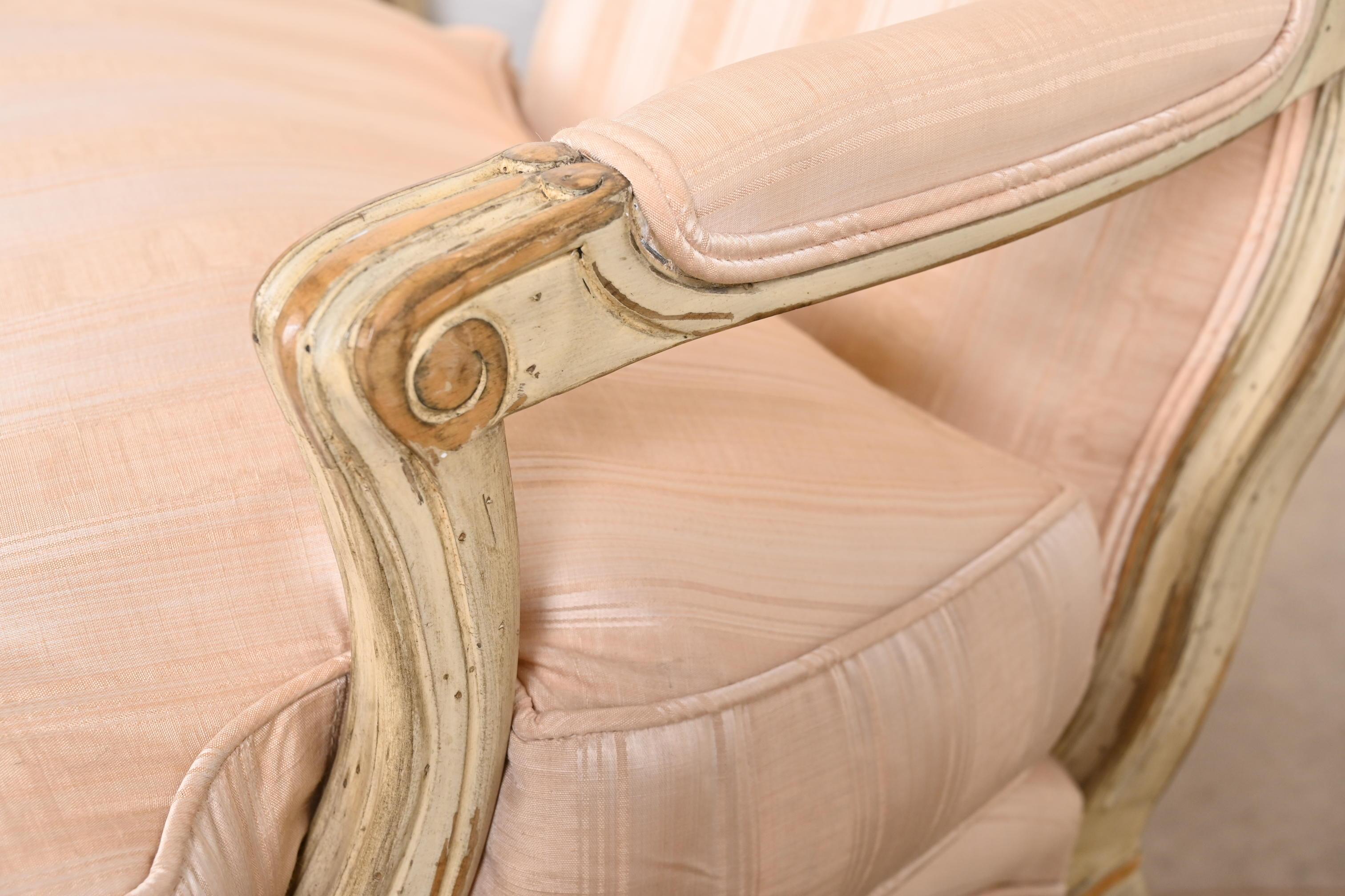 Paire de fauteuils Louis XV de style provincial français, Baker Furniture en vente 8