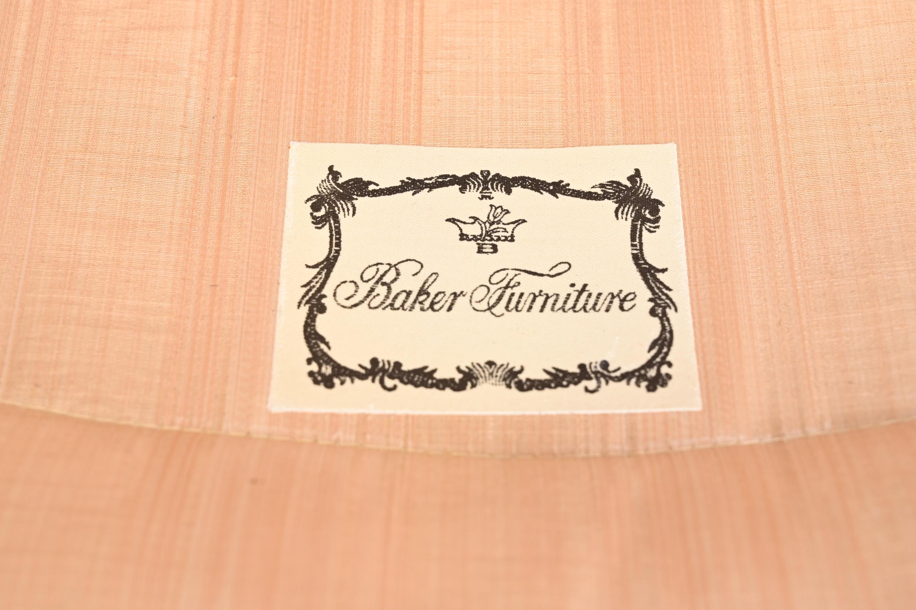 Baker Furniture Französische Provence Louis XV. Fauteuils, Paar im Angebot 11