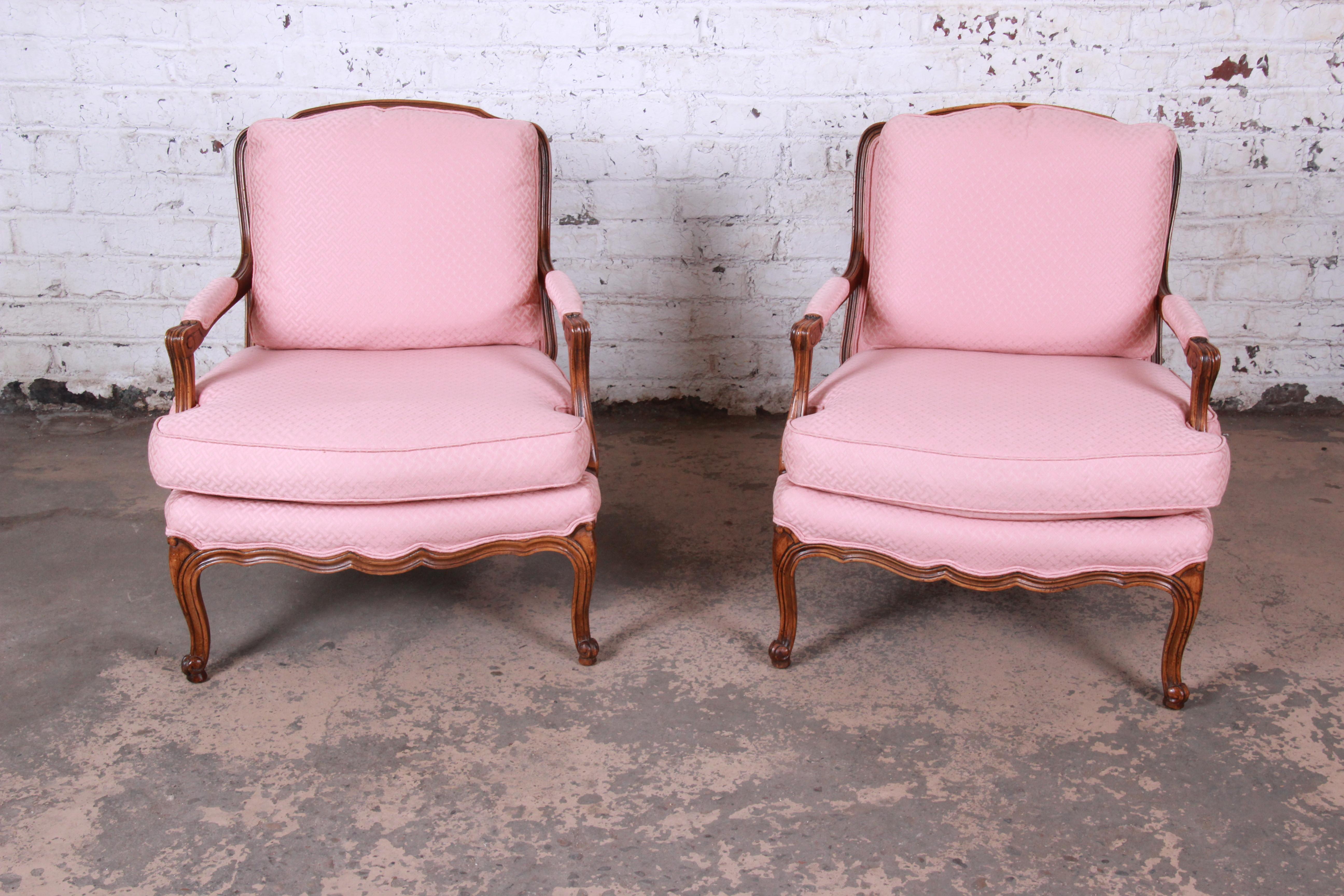 French Provincial Louis XV style lounge chairs

Produced by Baker Furniture

USA, circa 1980s

Measures: 29