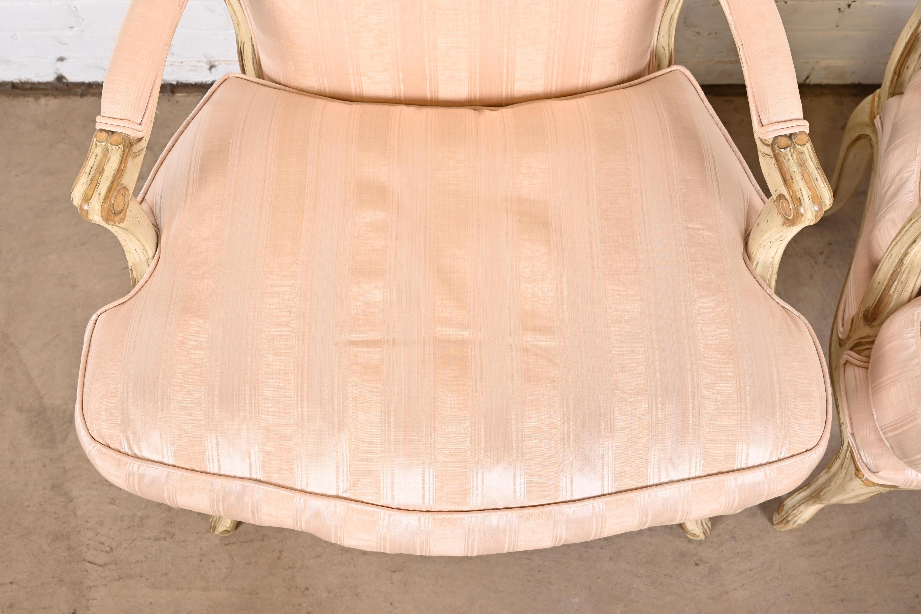 Paire de fauteuils Louis XV de style provincial français, Baker Furniture en vente 3