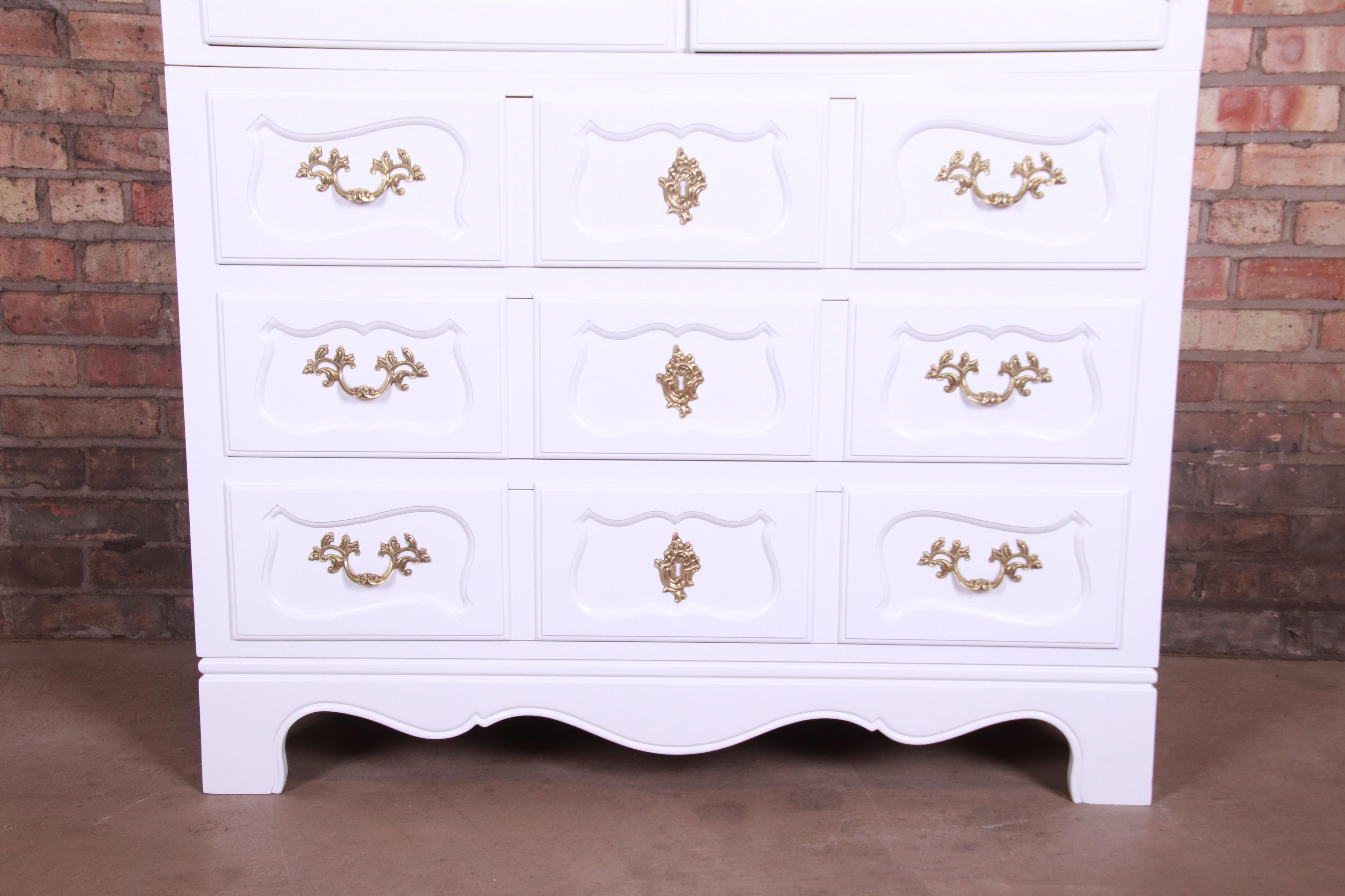 Baker Furniture French Provincial Louis XV Gentleman's Chest, Newly Refinished In Good Condition In South Bend, IN