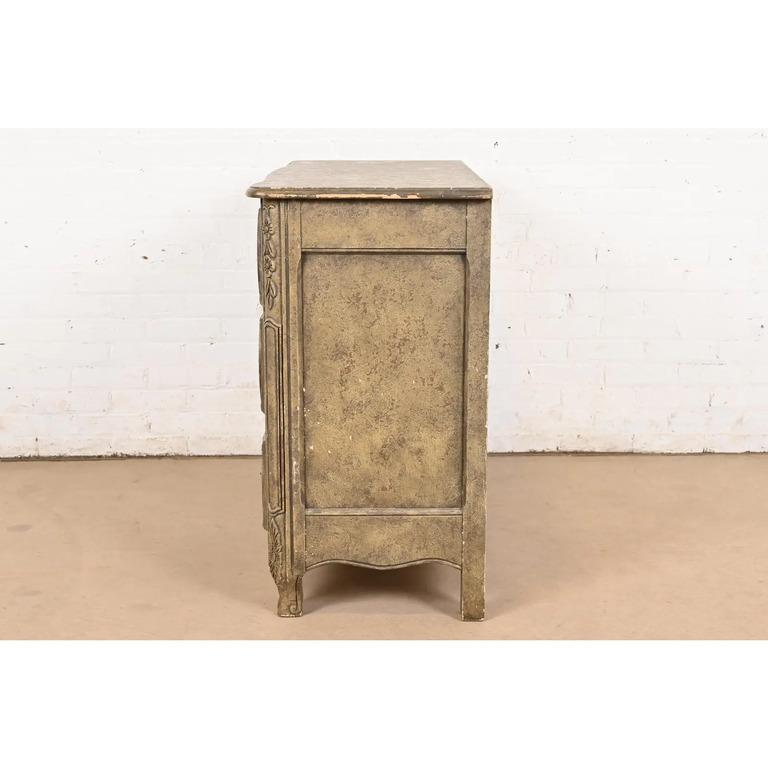 Baker Furniture commode ou commode provinciale française laquée Louis XV en vente 4