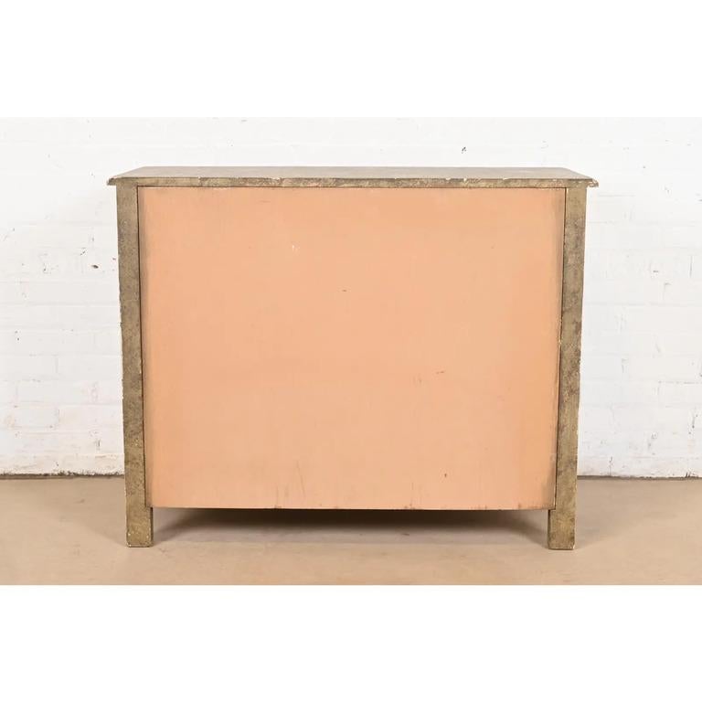 Baker Furniture commode ou commode provinciale française laquée Louis XV en vente 5
