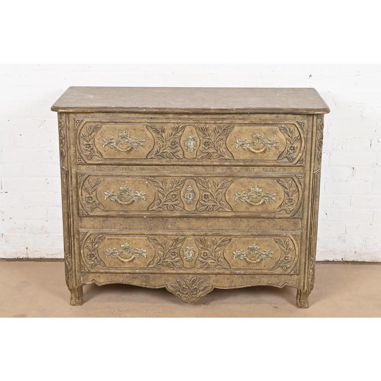 Provincial français Baker Furniture commode ou commode provinciale française laquée Louis XV en vente