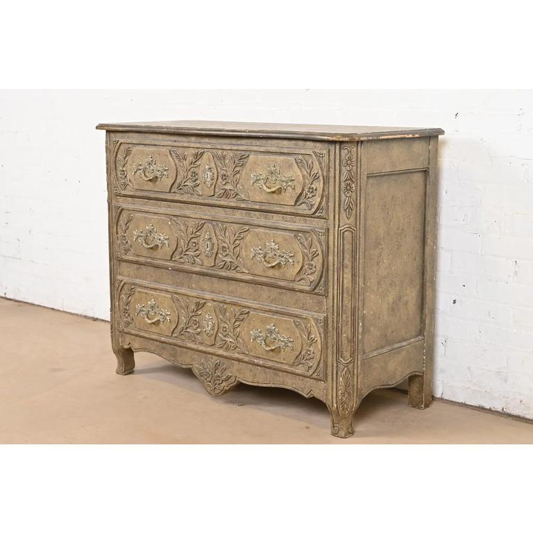 Américain Baker Furniture commode ou commode provinciale française laquée Louis XV en vente