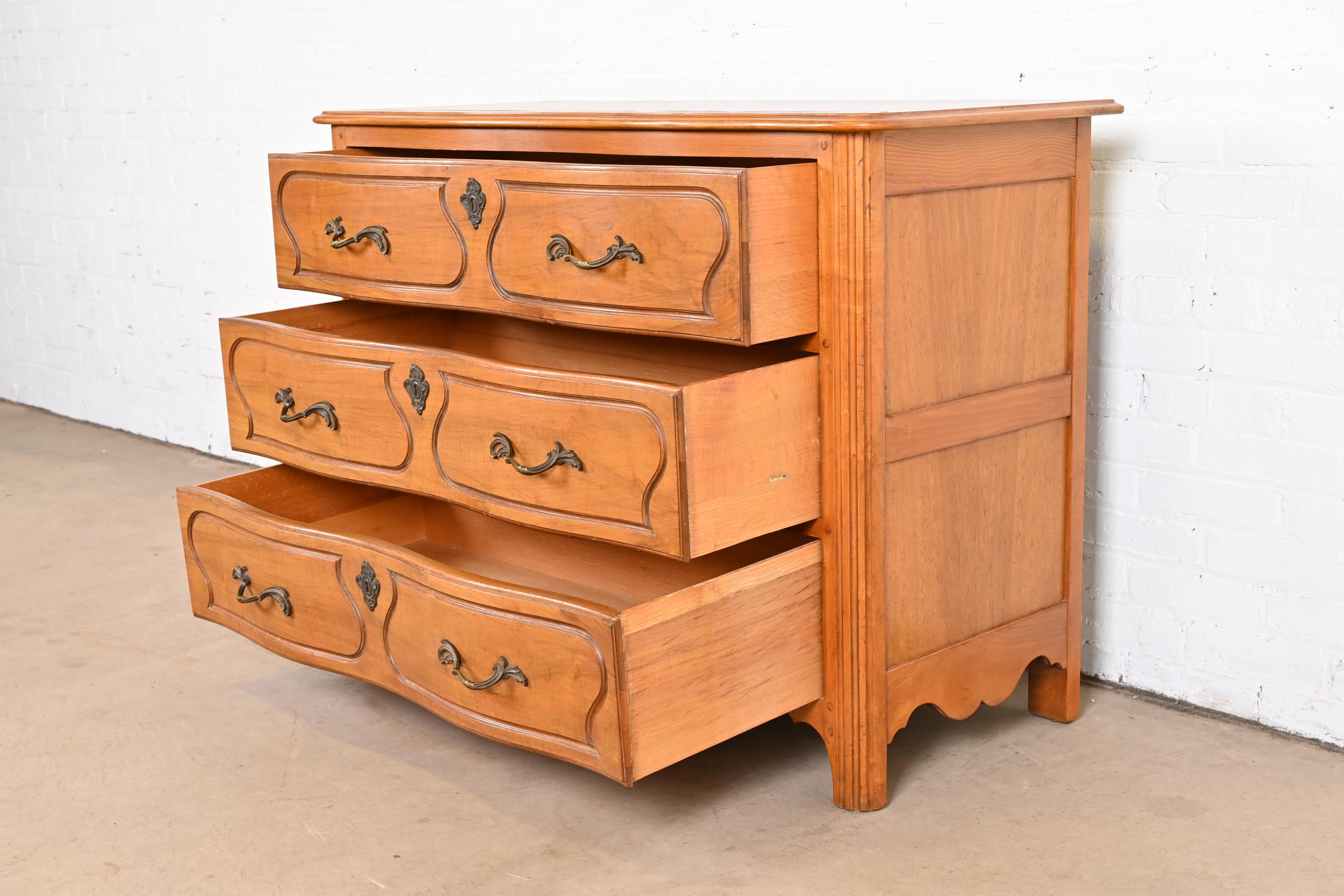 Baker Furniture French Provincial Louis XV Maple Chest of Drawers, circa 1940s For Sale 1