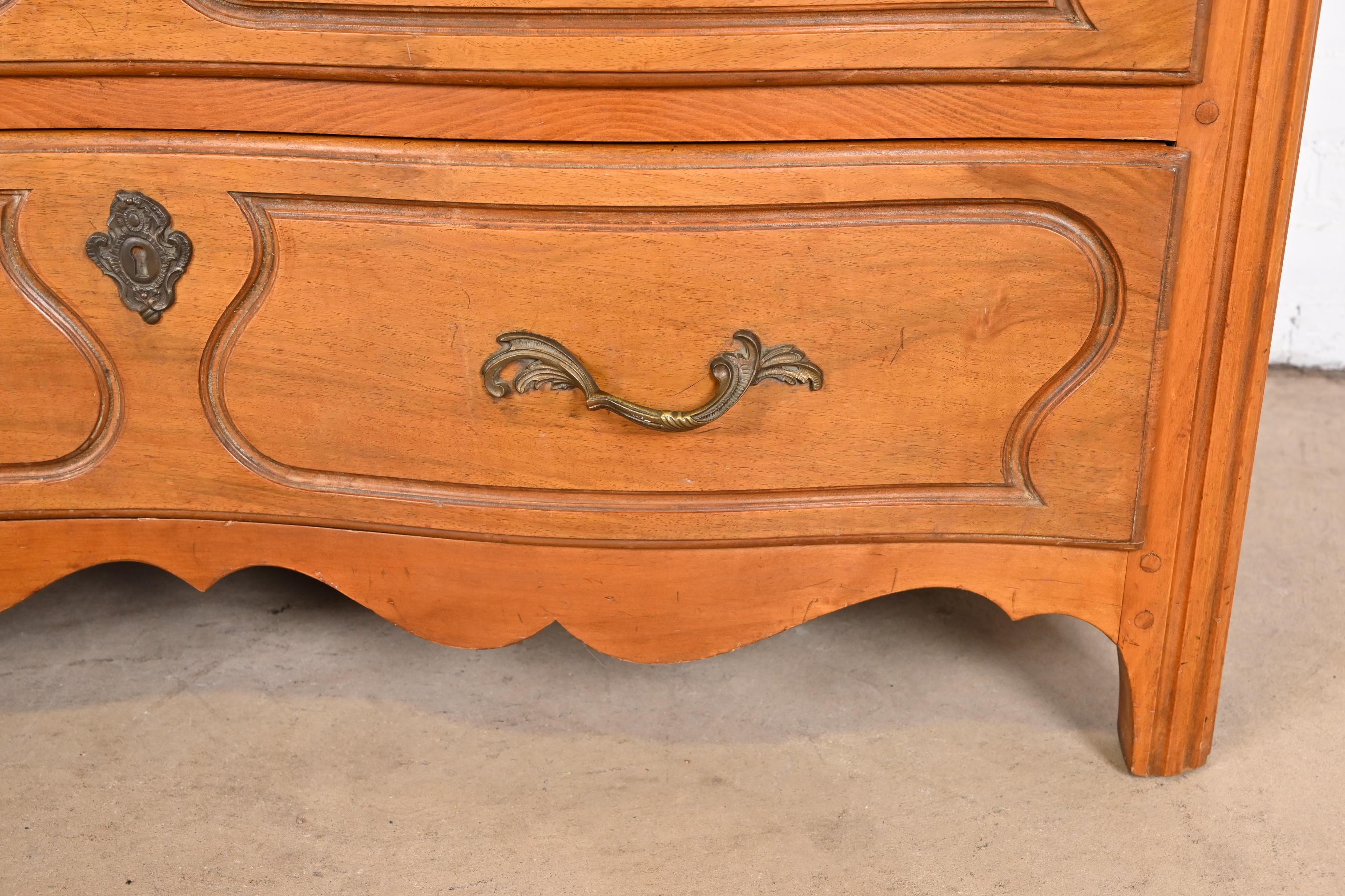 Baker Furniture French Provincial Louis XV Maple Chest of Drawers, circa 1940s For Sale 5