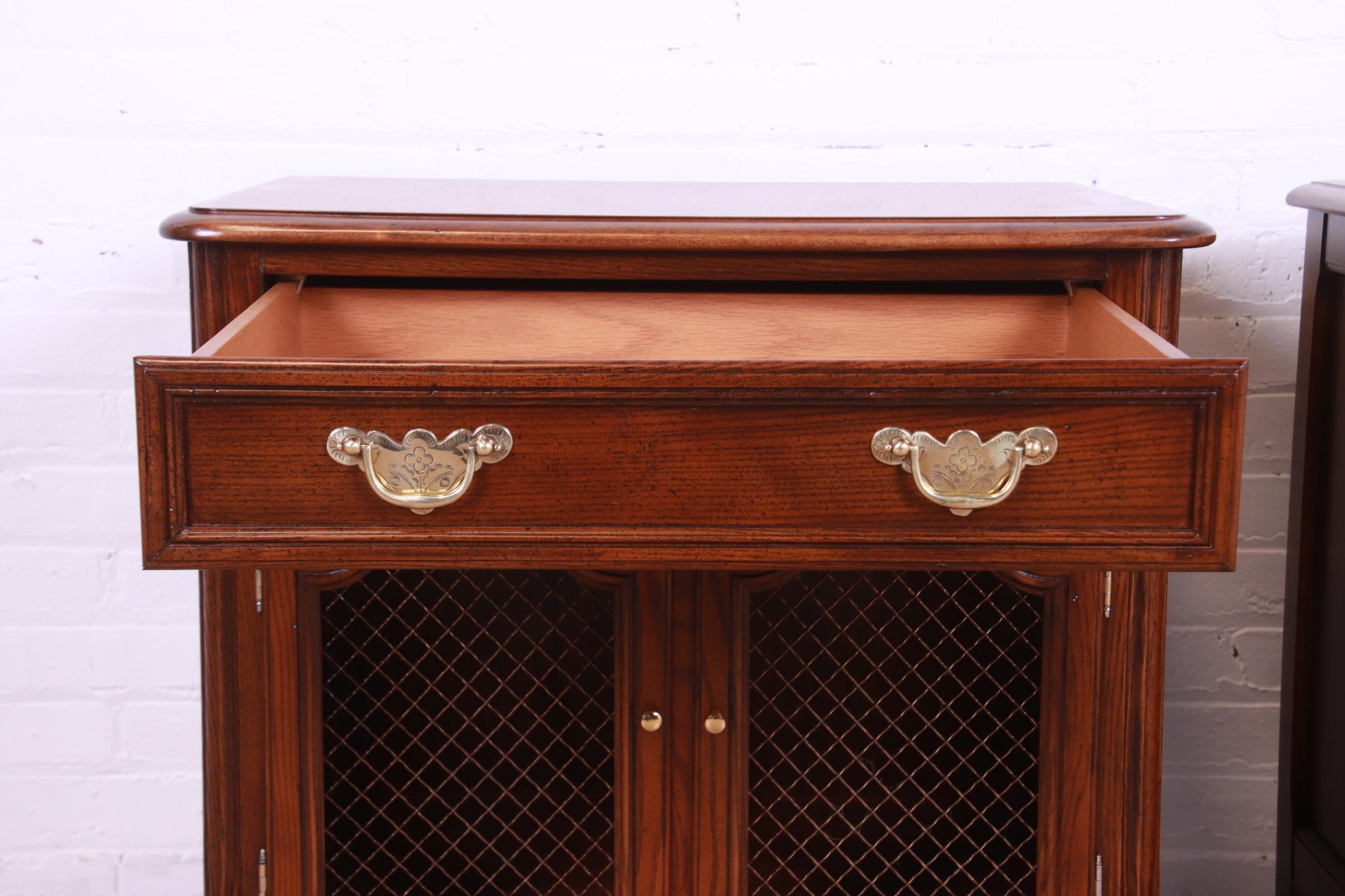 Baker Furniture French Provincial Louis XV Oak and Burl Nightstands, Refinished For Sale 6