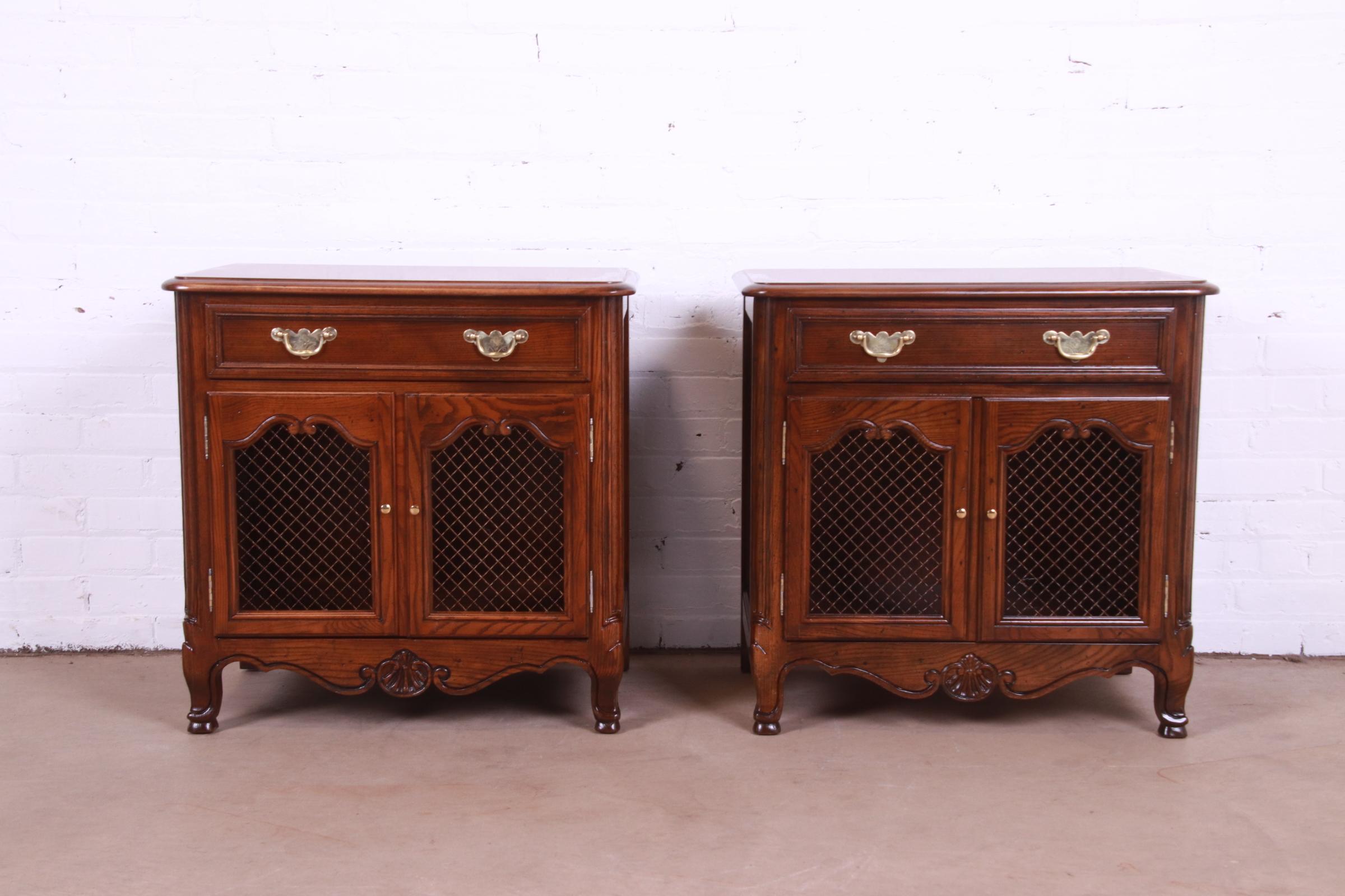 20th Century Baker Furniture French Provincial Louis XV Oak and Burl Nightstands, Refinished For Sale