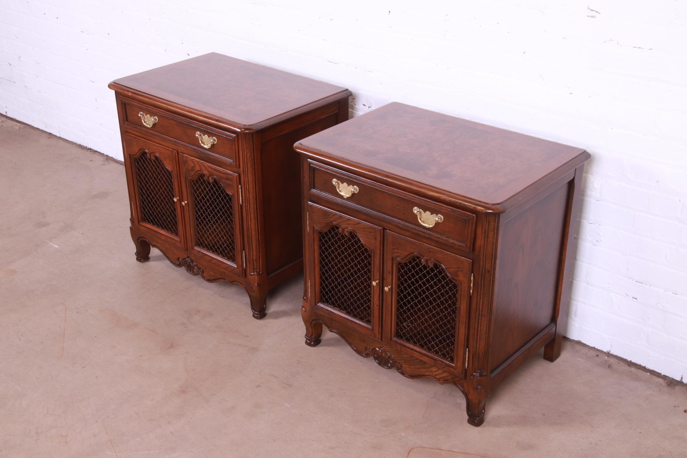 Baker Furniture French Provincial Louis XV Oak and Burl Nightstands, Refinished For Sale 1