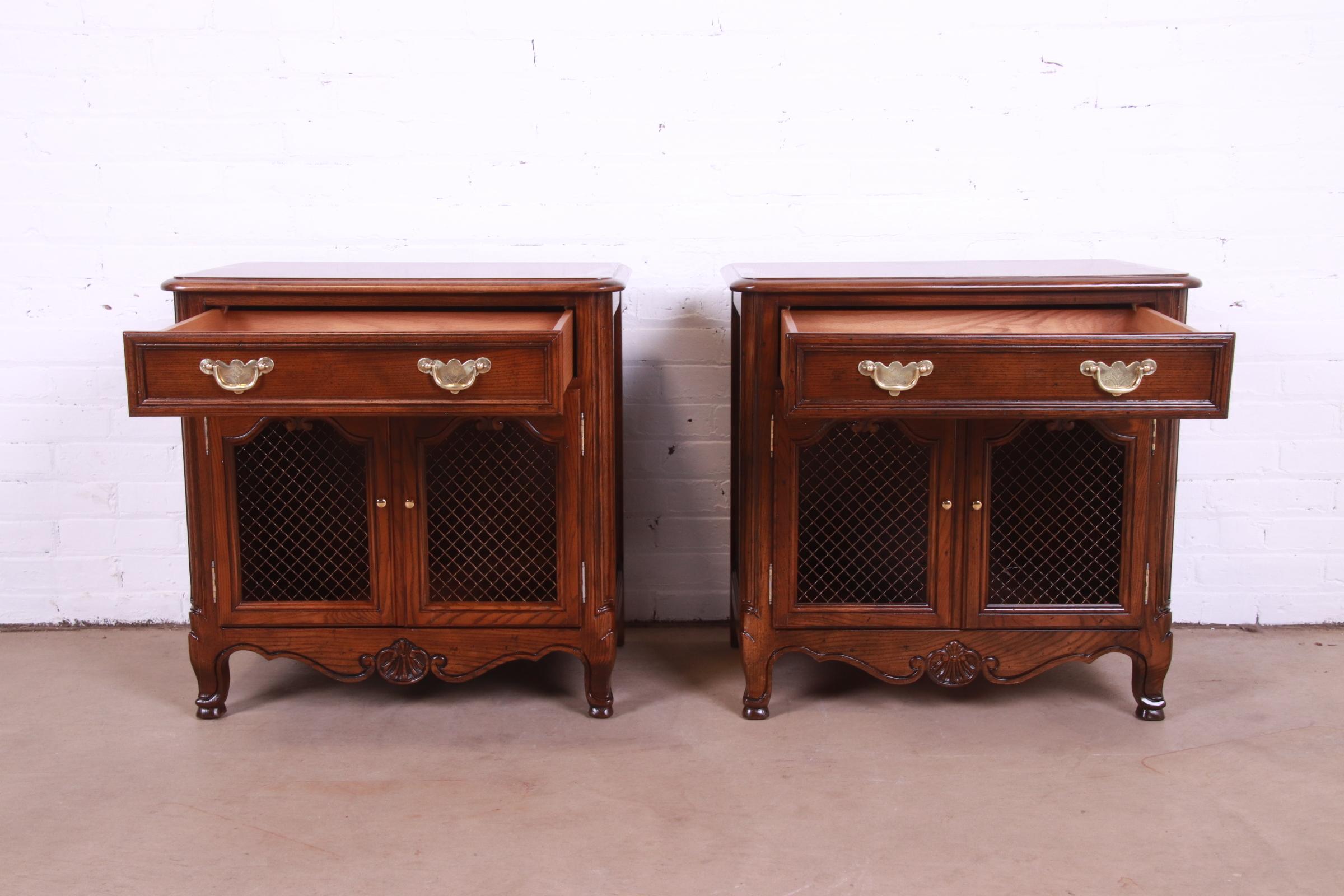 Baker Furniture French Provincial Louis XV Oak and Burl Nightstands, Refinished For Sale 3