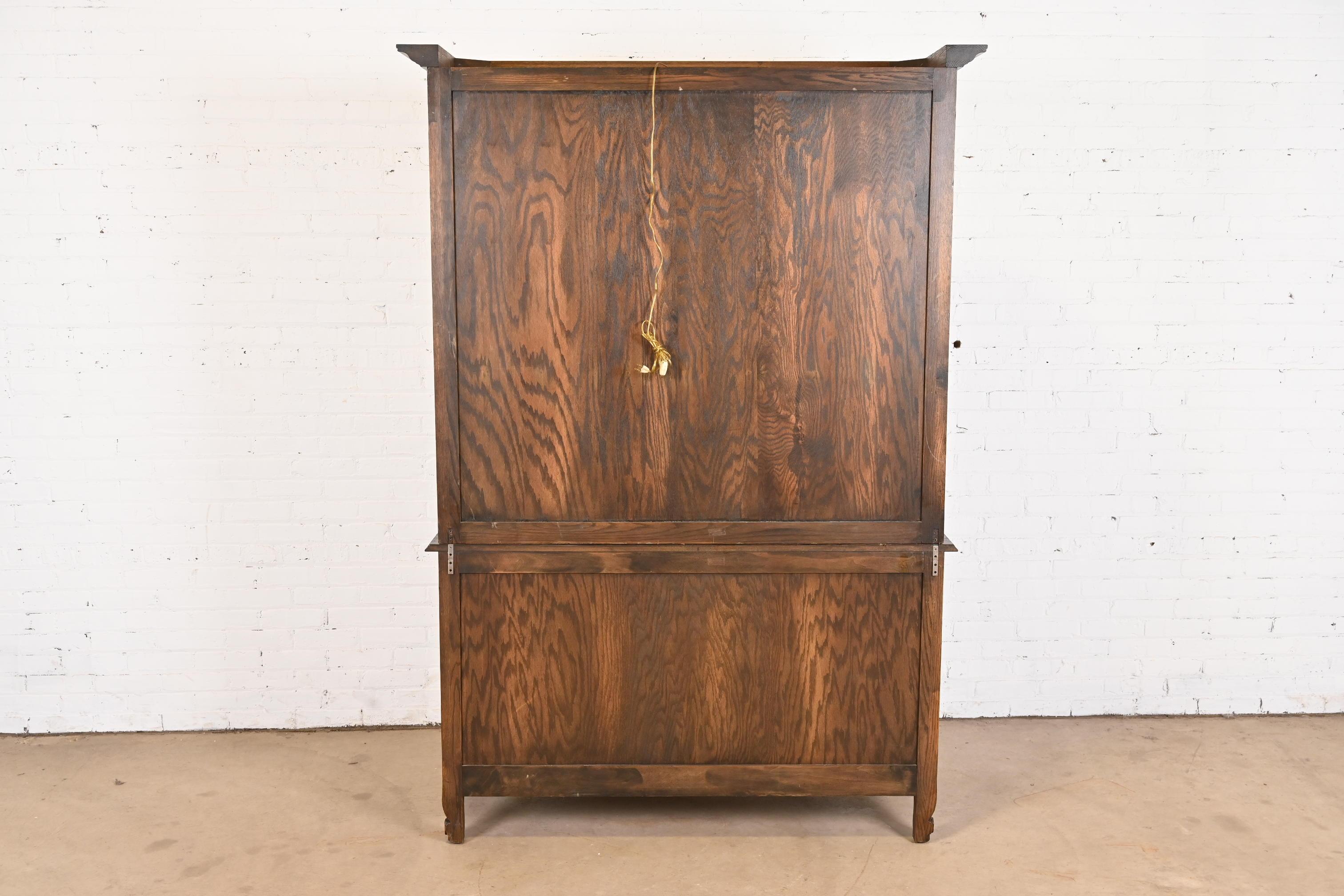 Baker Furniture French Provincial Louis XV Oak Lighted Bar Cabinet, Circa 1960s For Sale 6