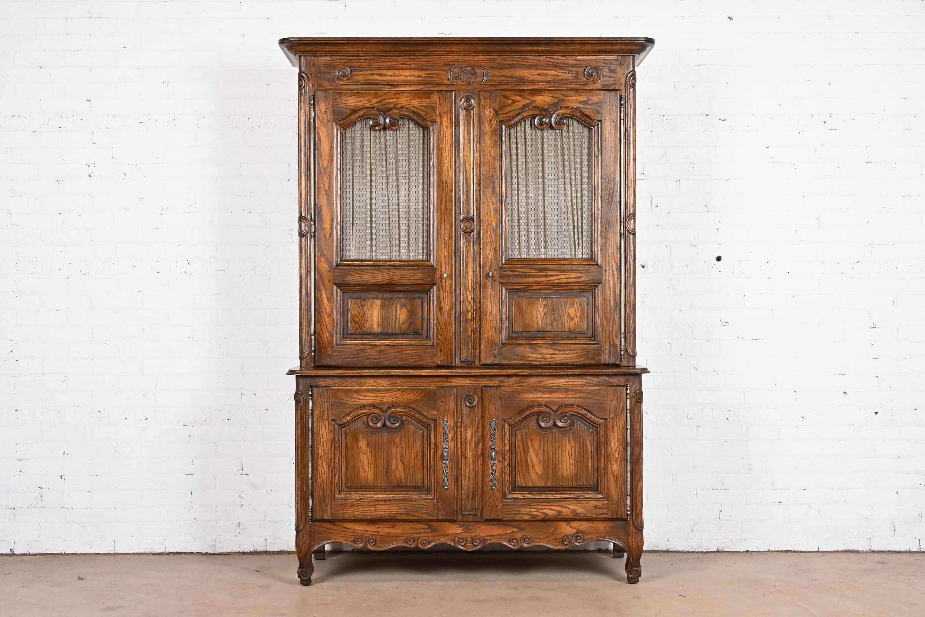 American Baker Furniture French Provincial Louis XV Oak Lighted Bar Cabinet, Circa 1960s For Sale