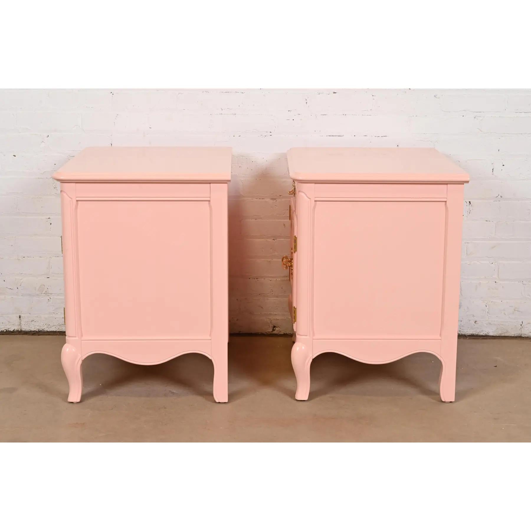 Baker Furniture French Provincial Louis XV Pink Lacquered Nightstands For Sale 4