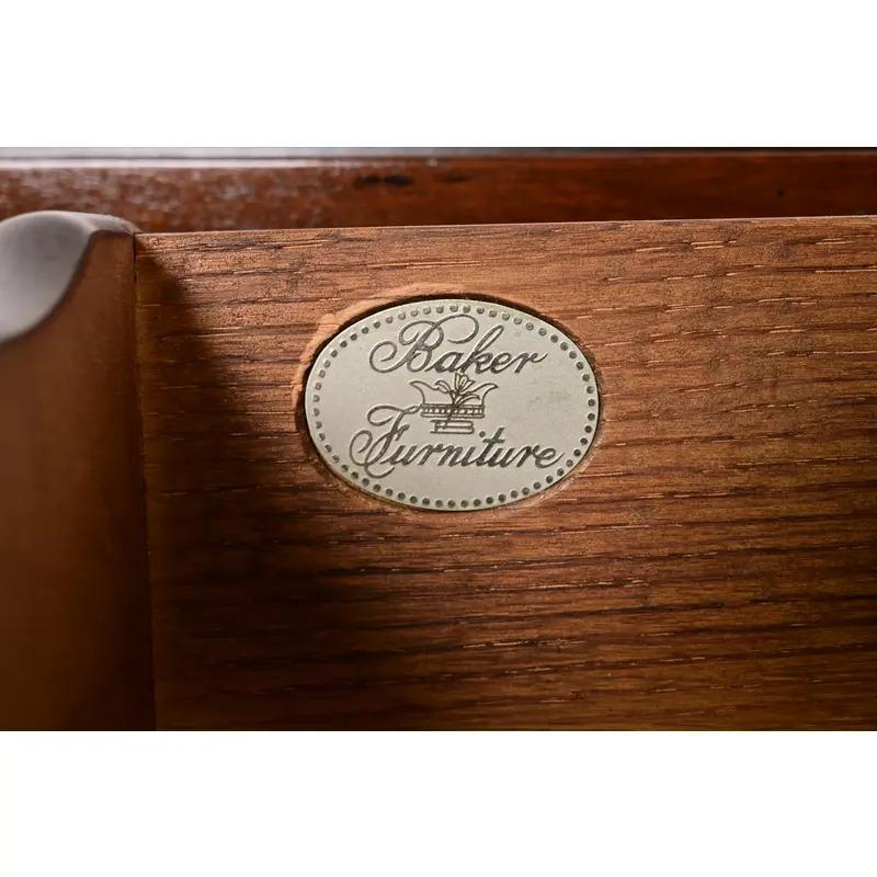 Credenza o mobile da bar Luigi XV di Baker Furniture, circa anni '60 in vendita 3