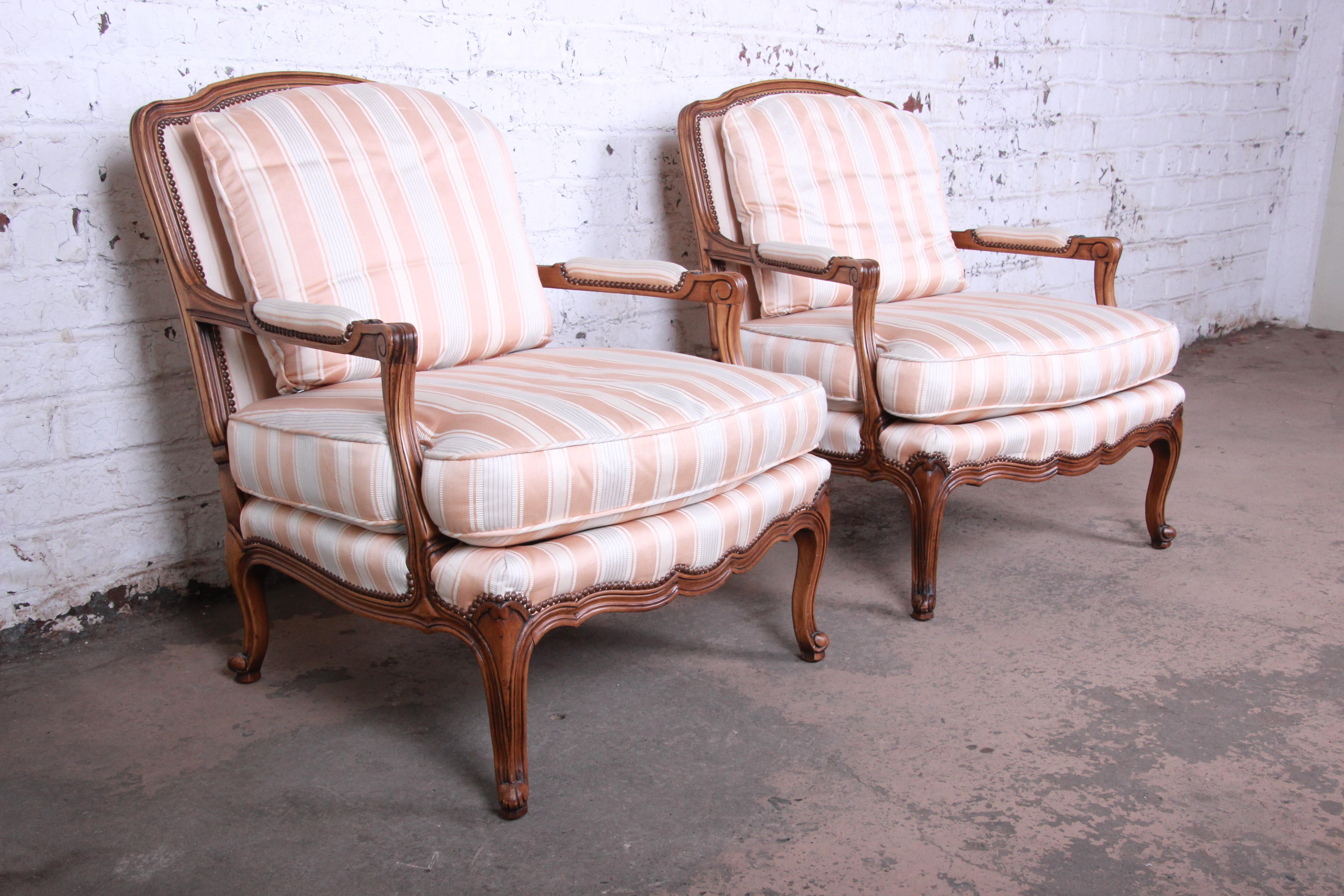 Baker Furniture French Provincial Louis XV Style Bergère Chairs, Pair In Good Condition In South Bend, IN